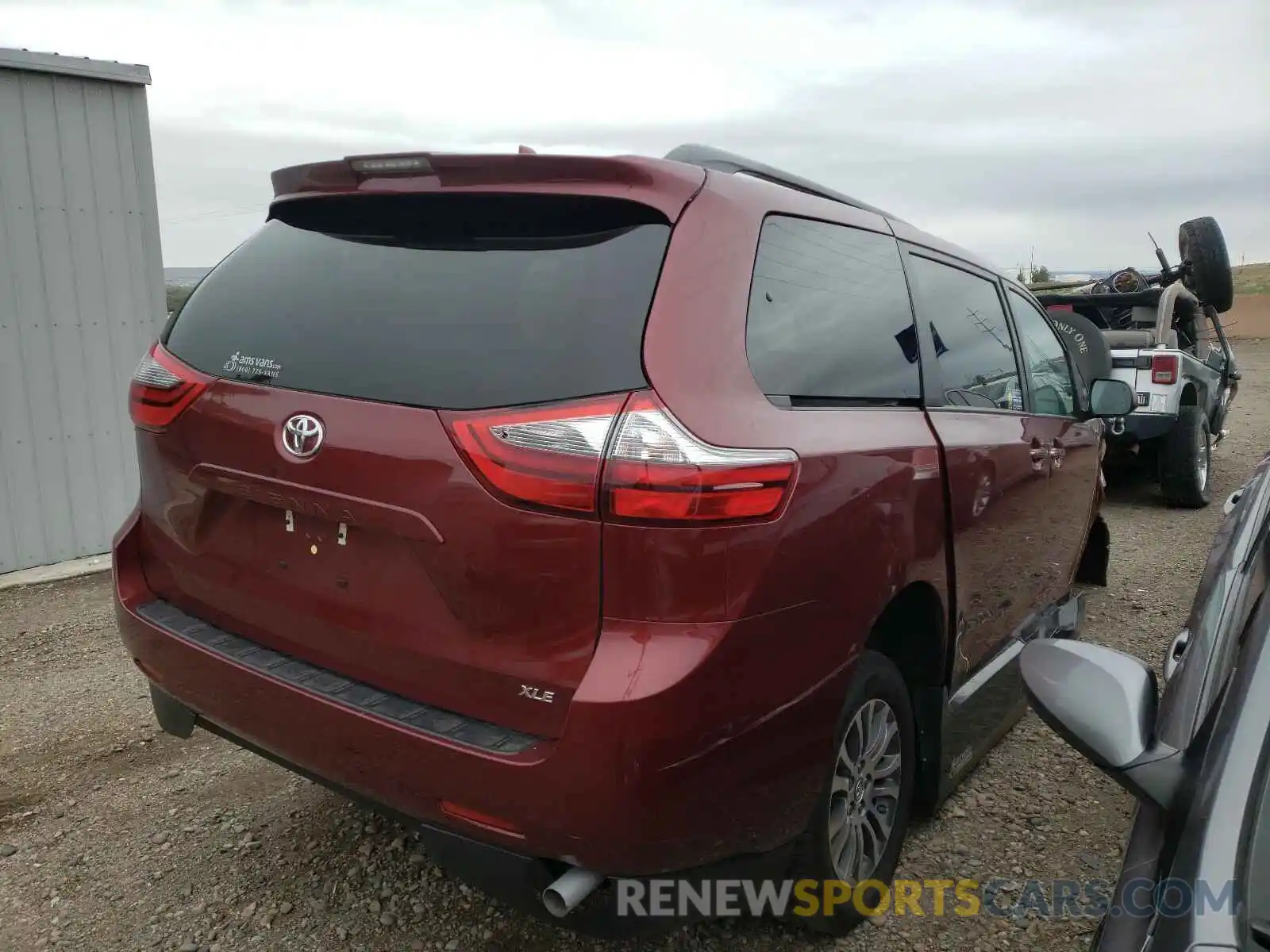 4 Photograph of a damaged car 5TDYZ3DC1LS025568 TOYOTA SIENNA 2020