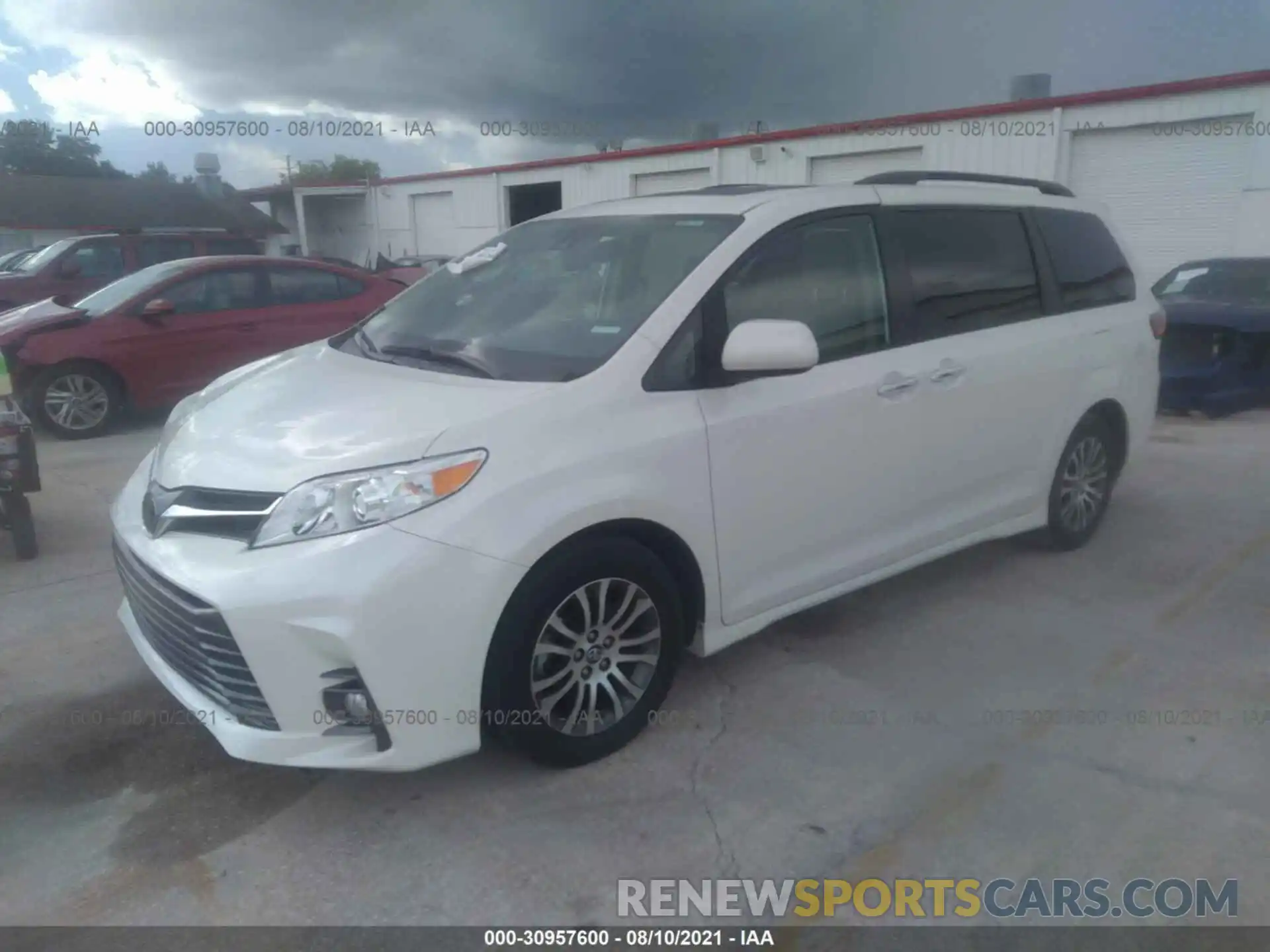 2 Photograph of a damaged car 5TDYZ3DC1LS029765 TOYOTA SIENNA 2020