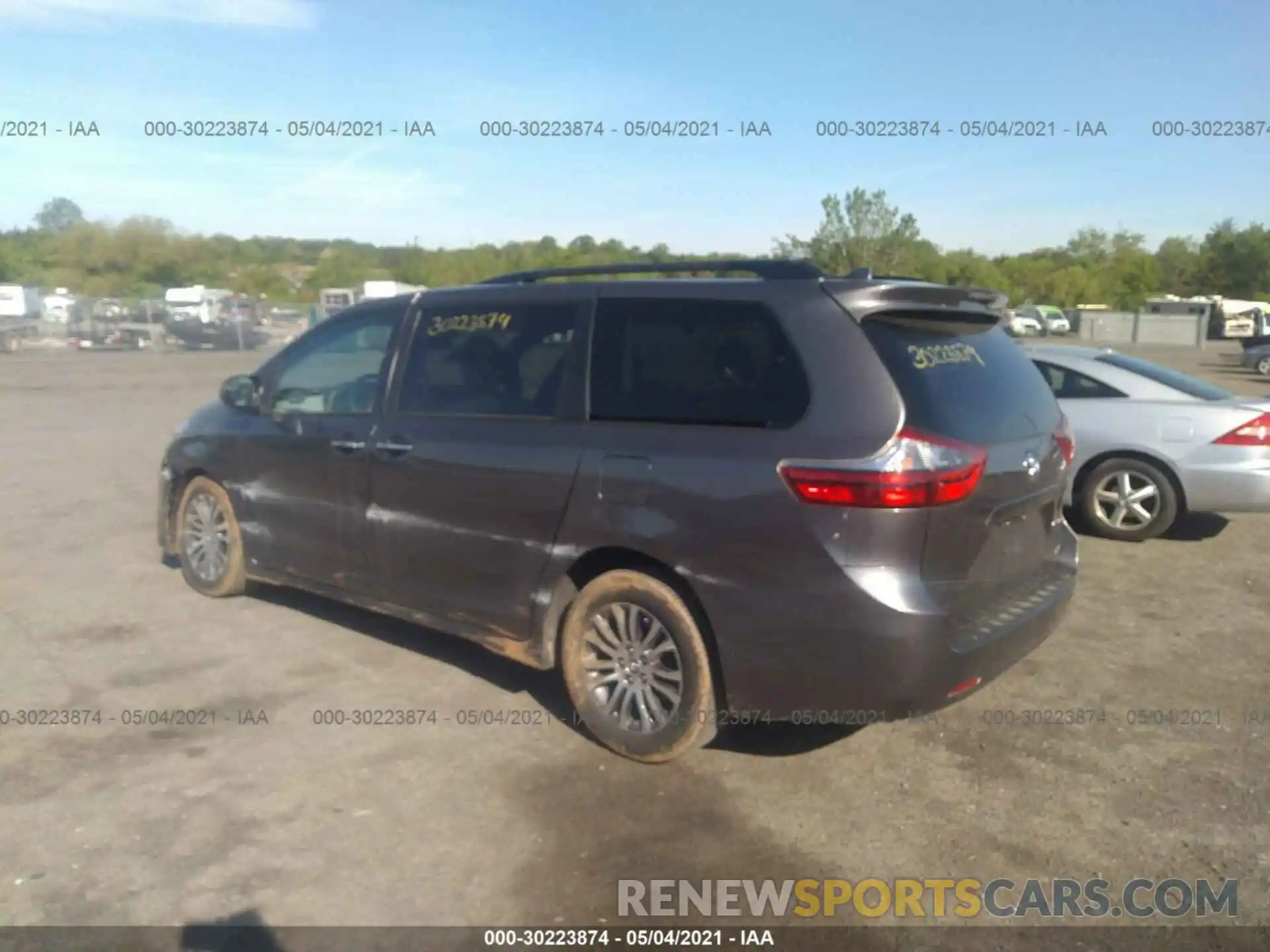 3 Photograph of a damaged car 5TDYZ3DC1LS030401 TOYOTA SIENNA 2020