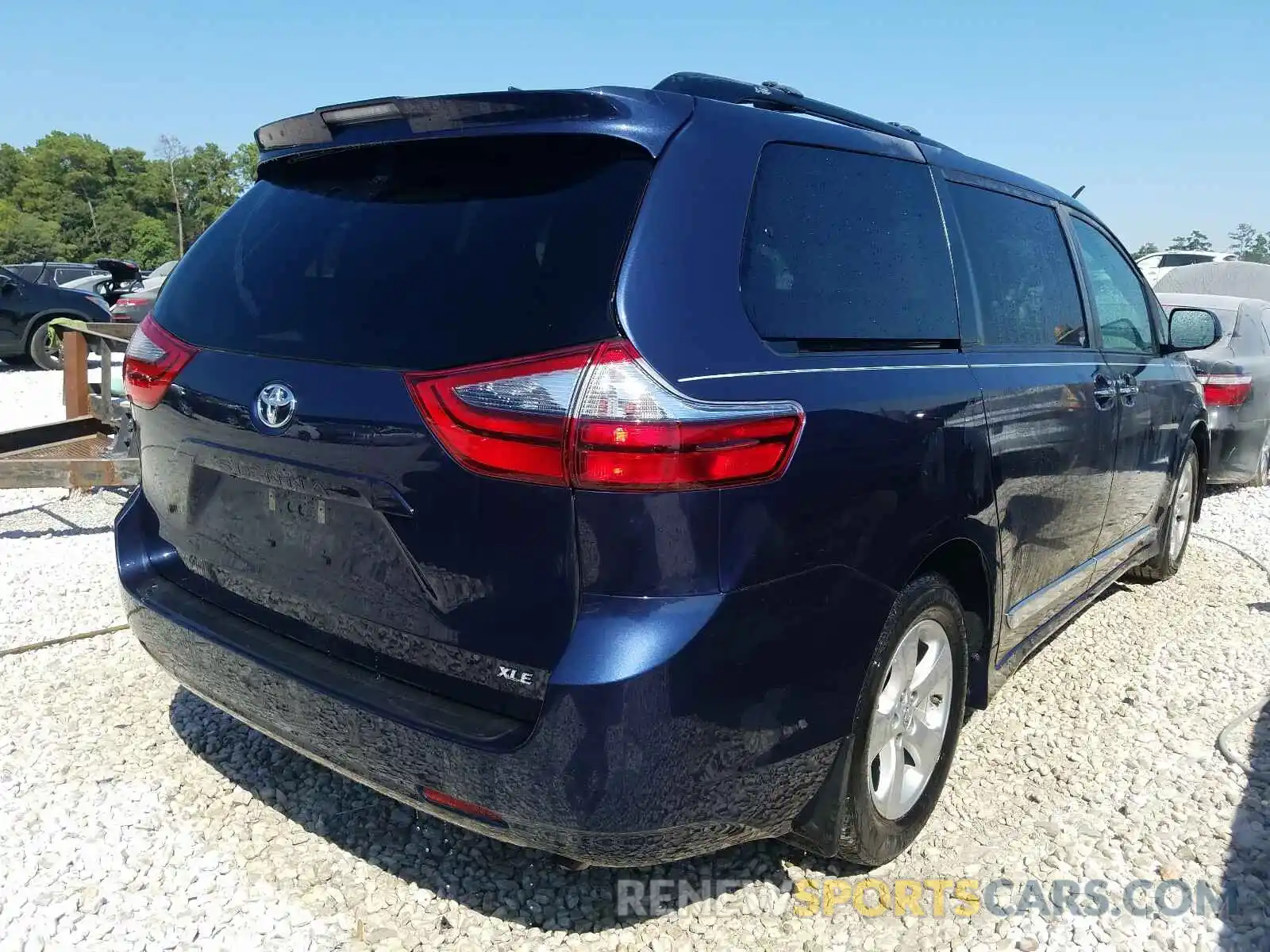 4 Photograph of a damaged car 5TDYZ3DC1LS030544 TOYOTA SIENNA 2020