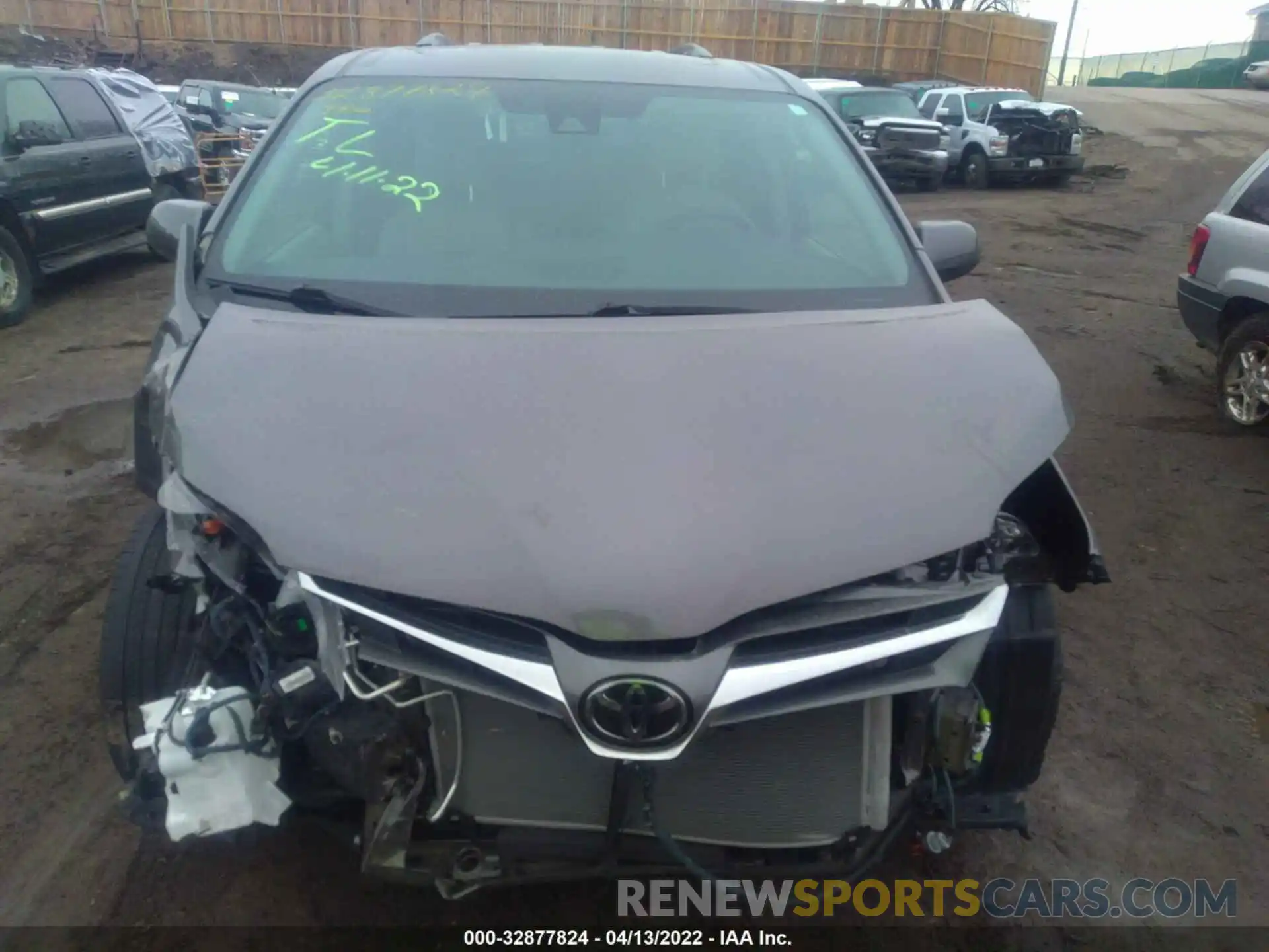 10 Photograph of a damaged car 5TDYZ3DC1LS032049 TOYOTA SIENNA 2020