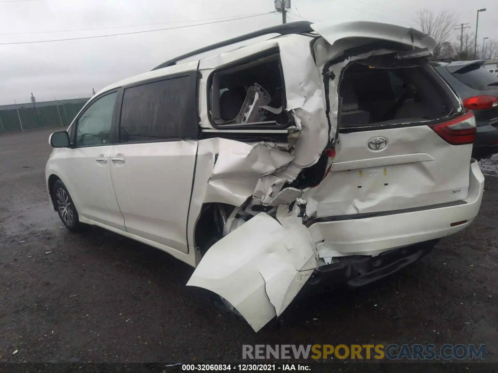 3 Photograph of a damaged car 5TDYZ3DC1LS033153 TOYOTA SIENNA 2020