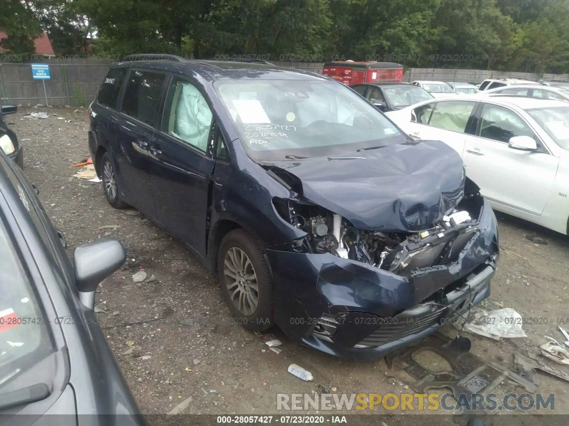 1 Photograph of a damaged car 5TDYZ3DC1LS033489 TOYOTA SIENNA 2020