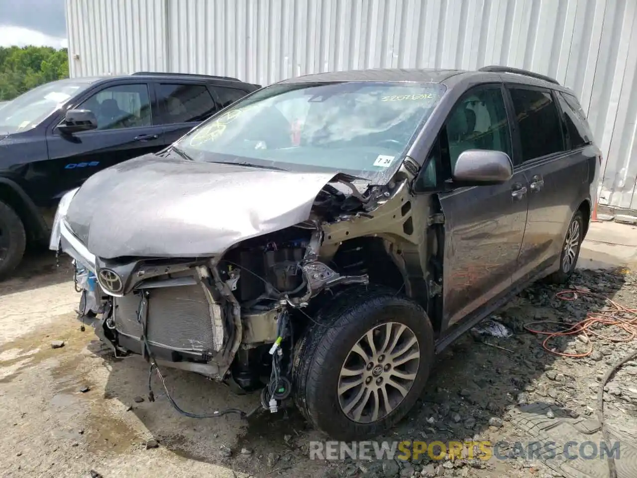 2 Photograph of a damaged car 5TDYZ3DC1LS034206 TOYOTA SIENNA 2020