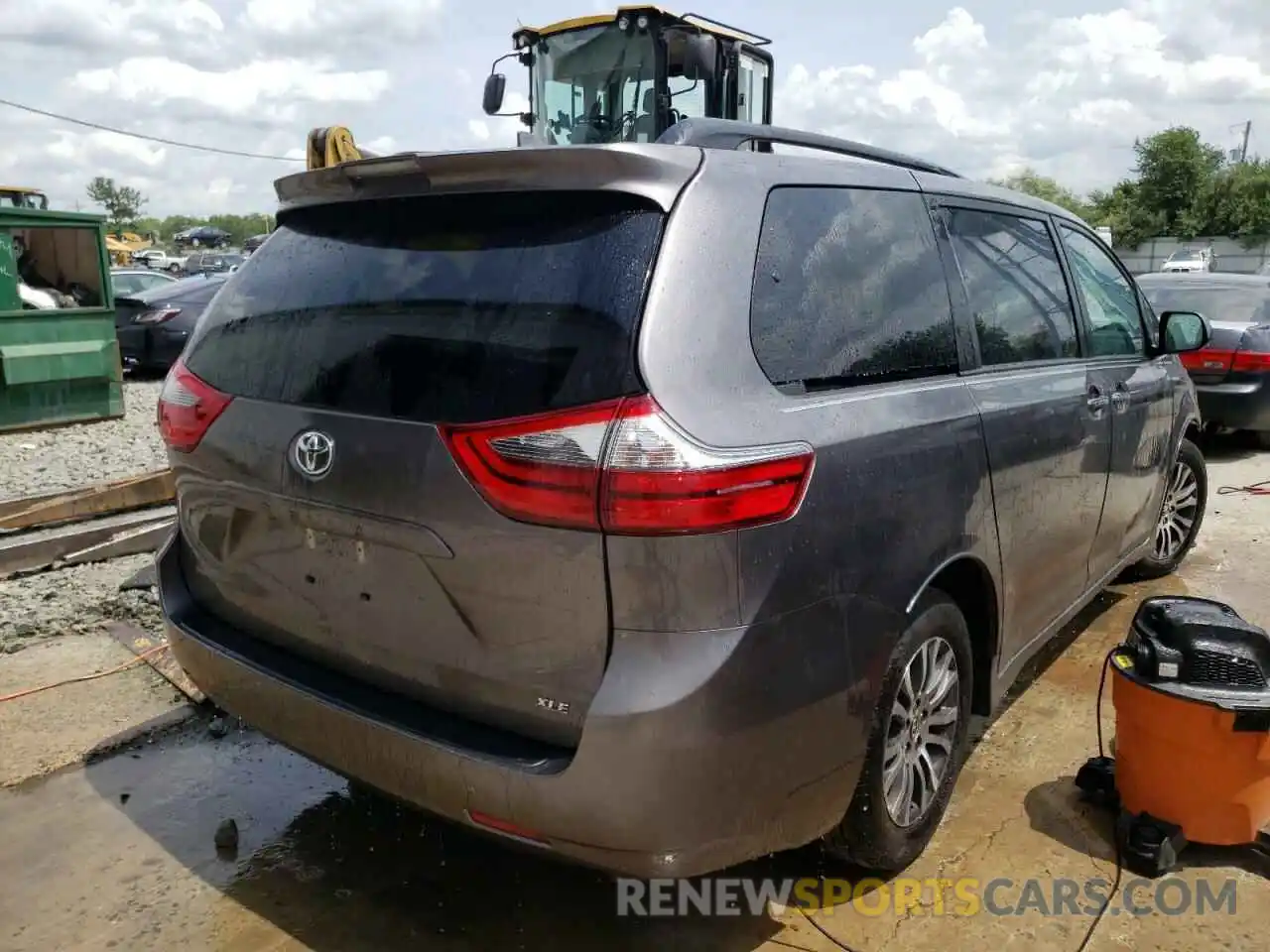 4 Photograph of a damaged car 5TDYZ3DC1LS034206 TOYOTA SIENNA 2020