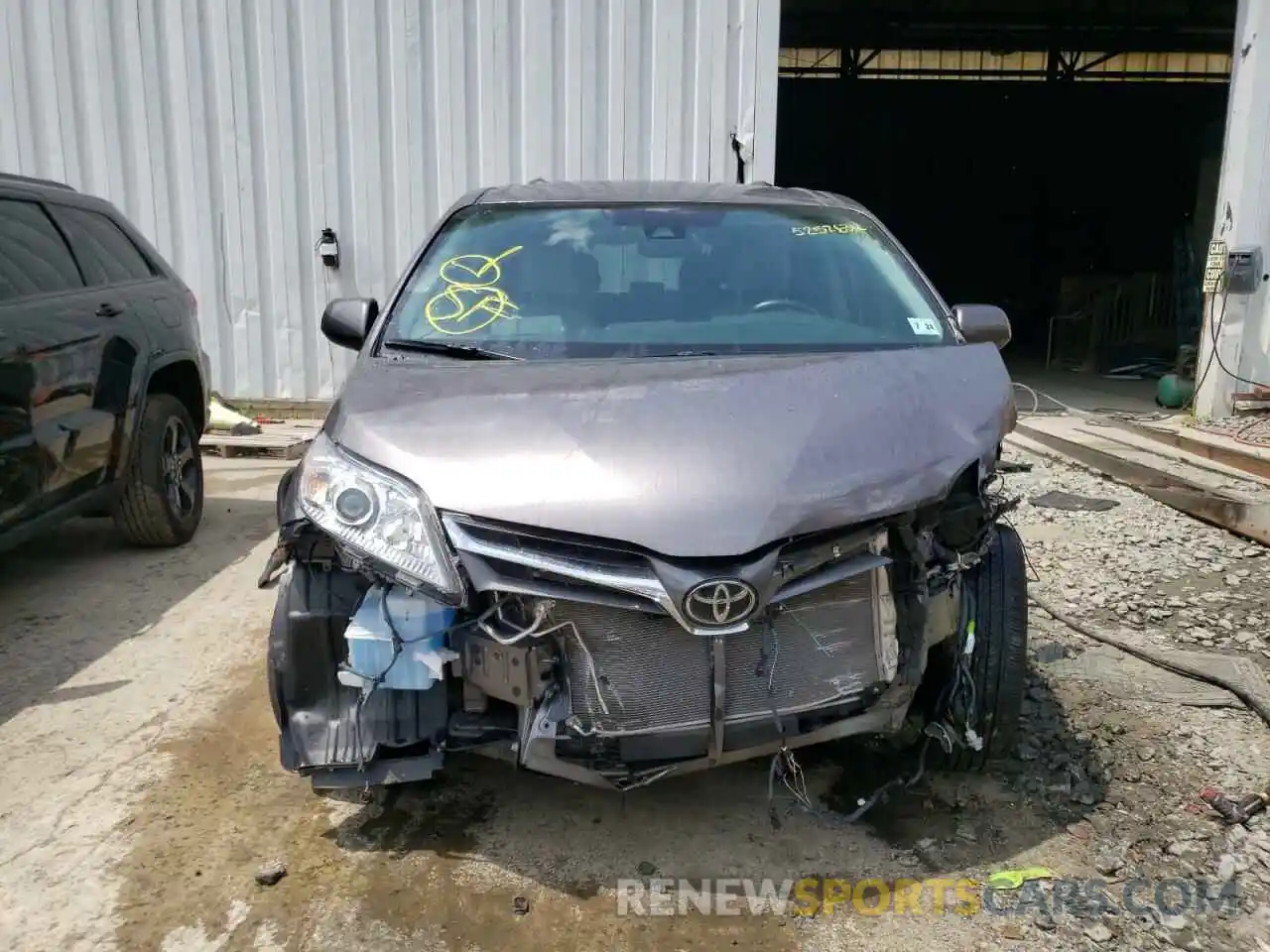 9 Photograph of a damaged car 5TDYZ3DC1LS034206 TOYOTA SIENNA 2020