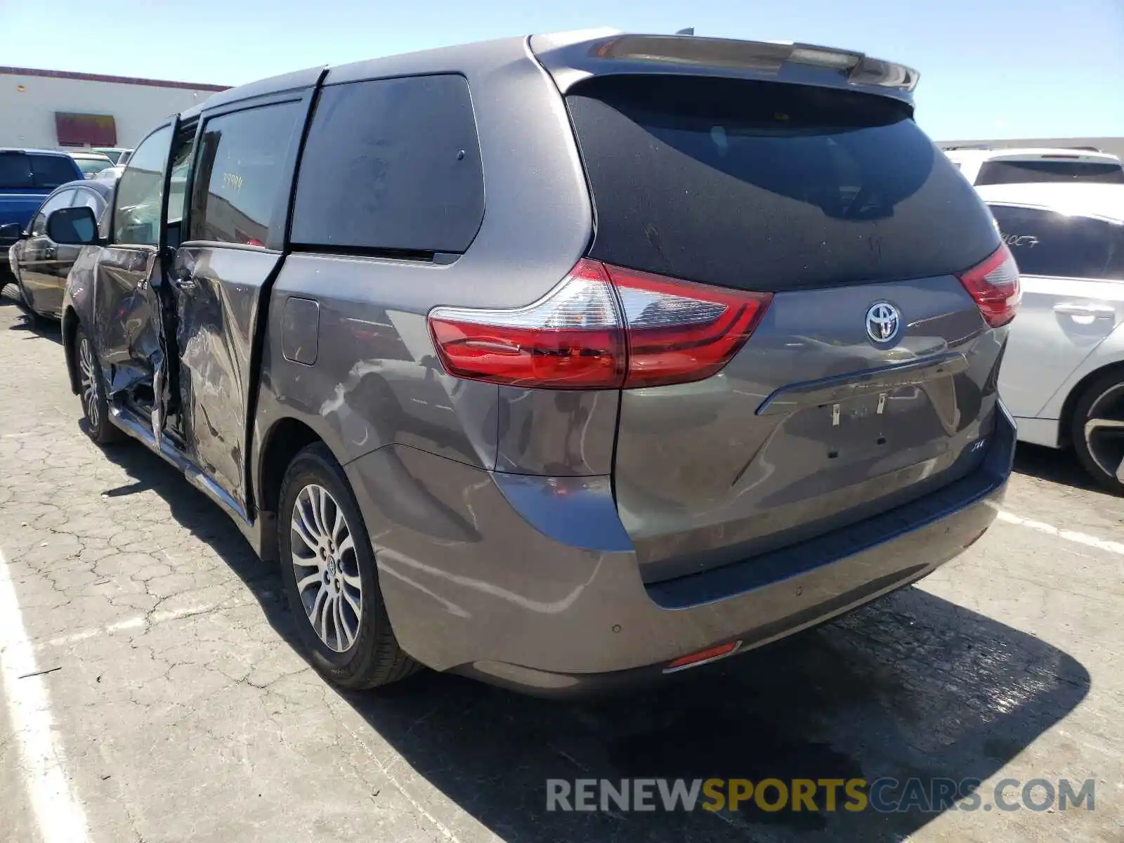 3 Photograph of a damaged car 5TDYZ3DC1LS035050 TOYOTA SIENNA 2020