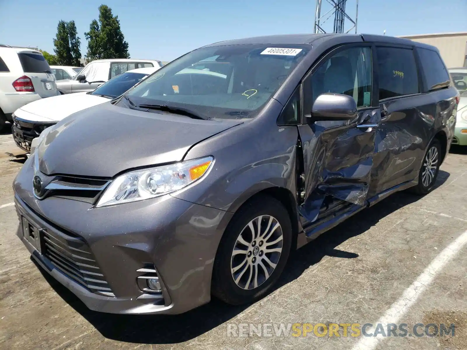 9 Photograph of a damaged car 5TDYZ3DC1LS035050 TOYOTA SIENNA 2020