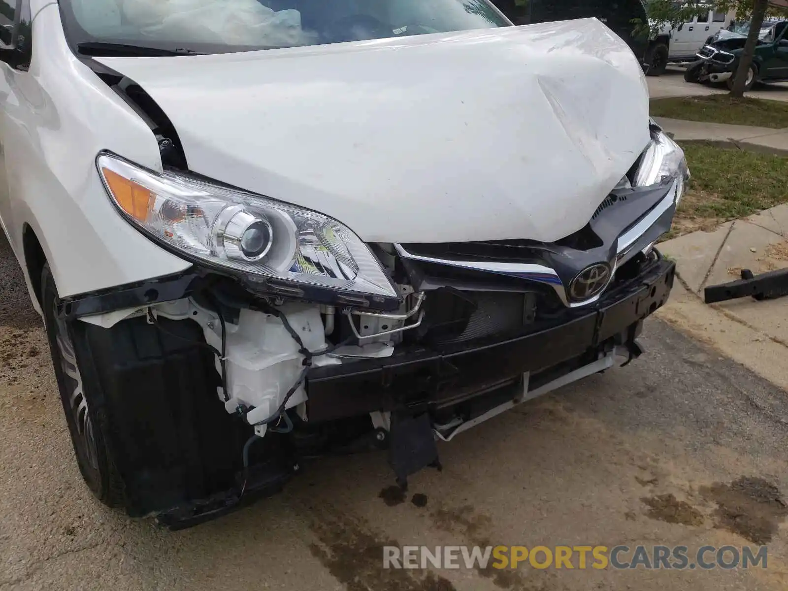 9 Photograph of a damaged car 5TDYZ3DC1LS035646 TOYOTA SIENNA 2020