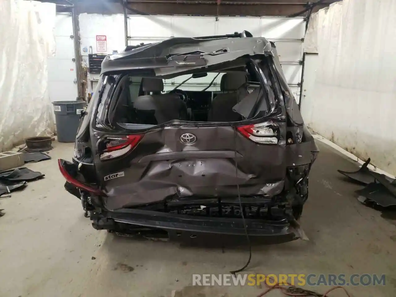 9 Photograph of a damaged car 5TDYZ3DC1LS042399 TOYOTA SIENNA 2020