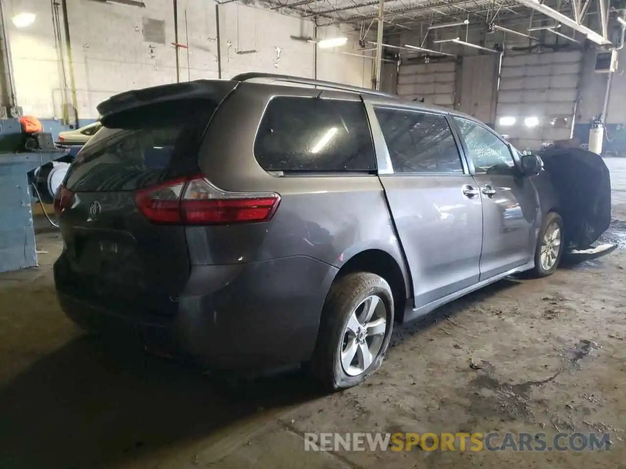 4 Photograph of a damaged car 5TDYZ3DC1LS042838 TOYOTA SIENNA 2020