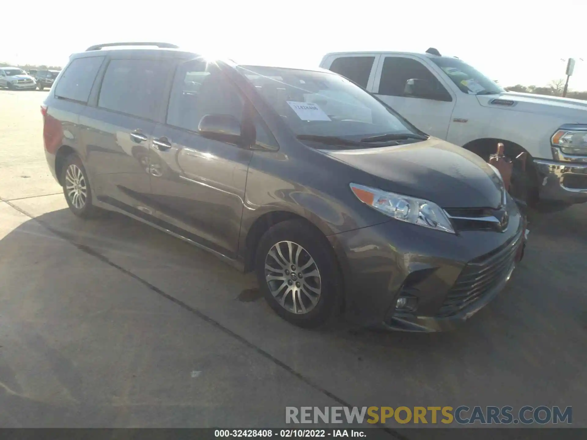 1 Photograph of a damaged car 5TDYZ3DC1LS043777 TOYOTA SIENNA 2020