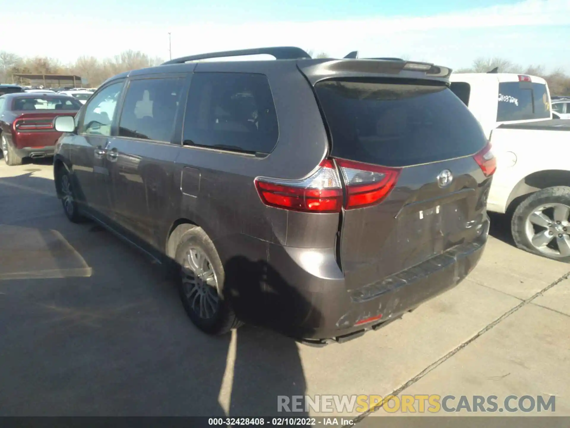 3 Photograph of a damaged car 5TDYZ3DC1LS043777 TOYOTA SIENNA 2020