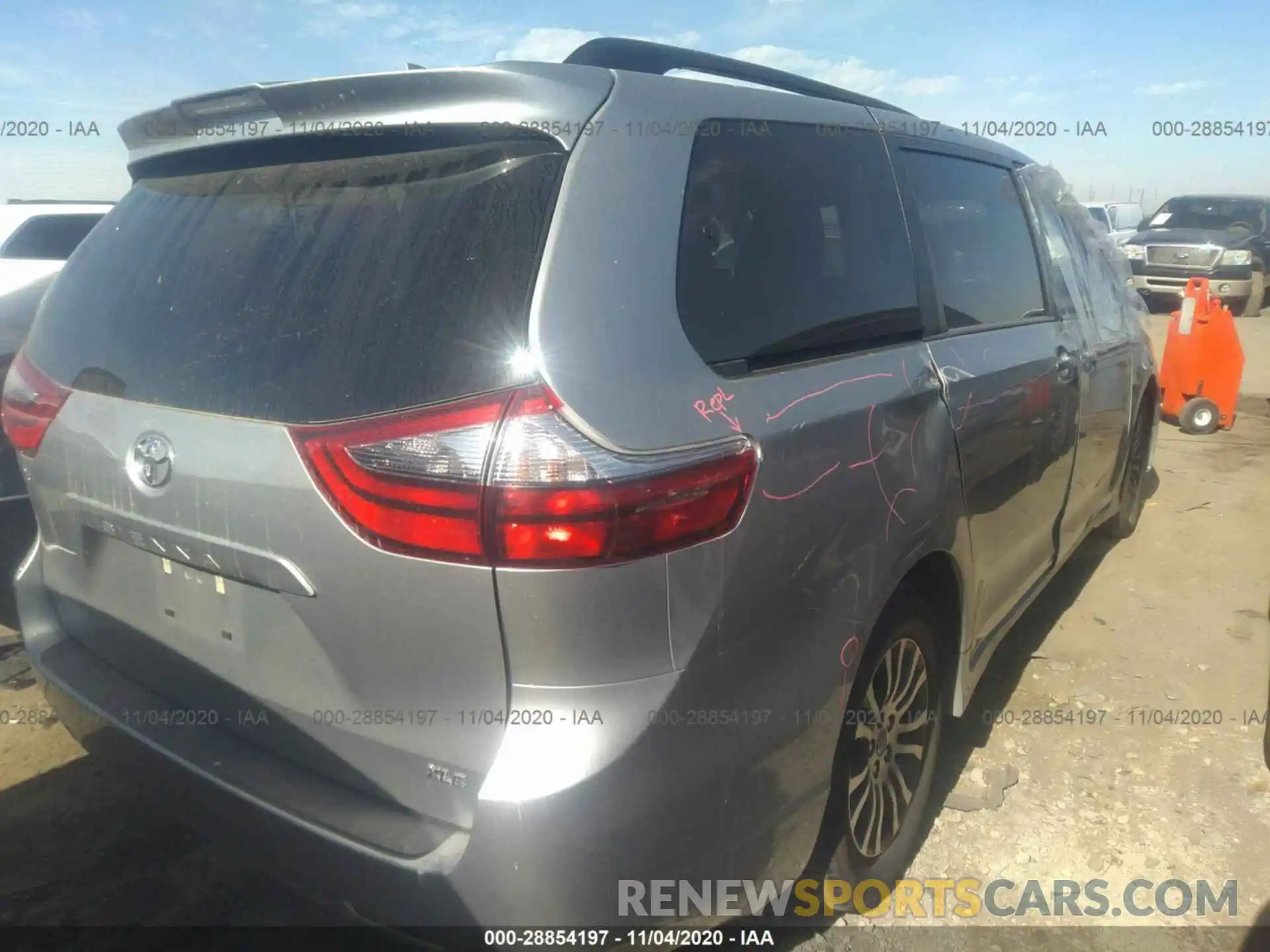 4 Photograph of a damaged car 5TDYZ3DC1LS044072 TOYOTA SIENNA 2020