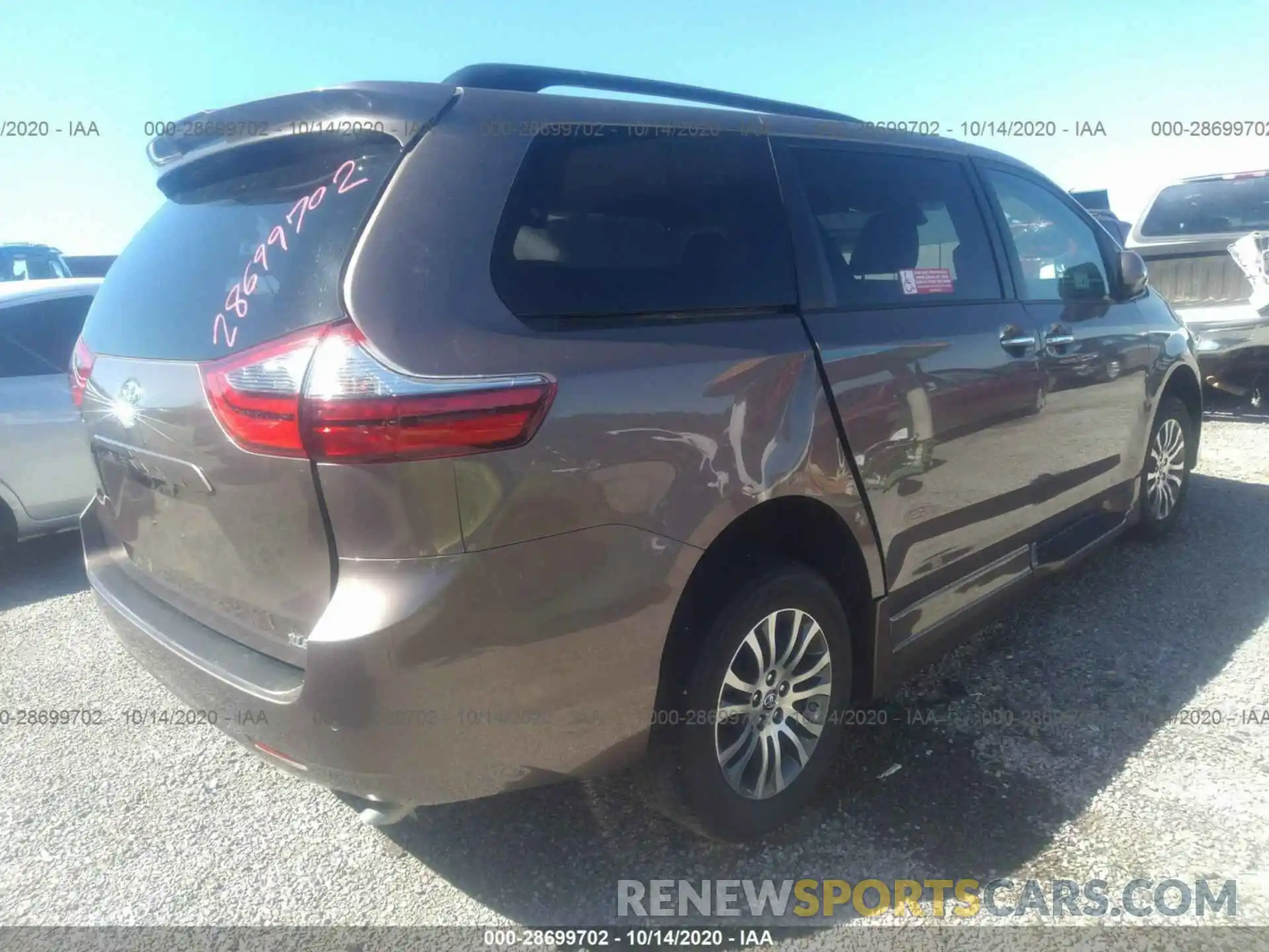 4 Photograph of a damaged car 5TDYZ3DC1LS044606 TOYOTA SIENNA 2020