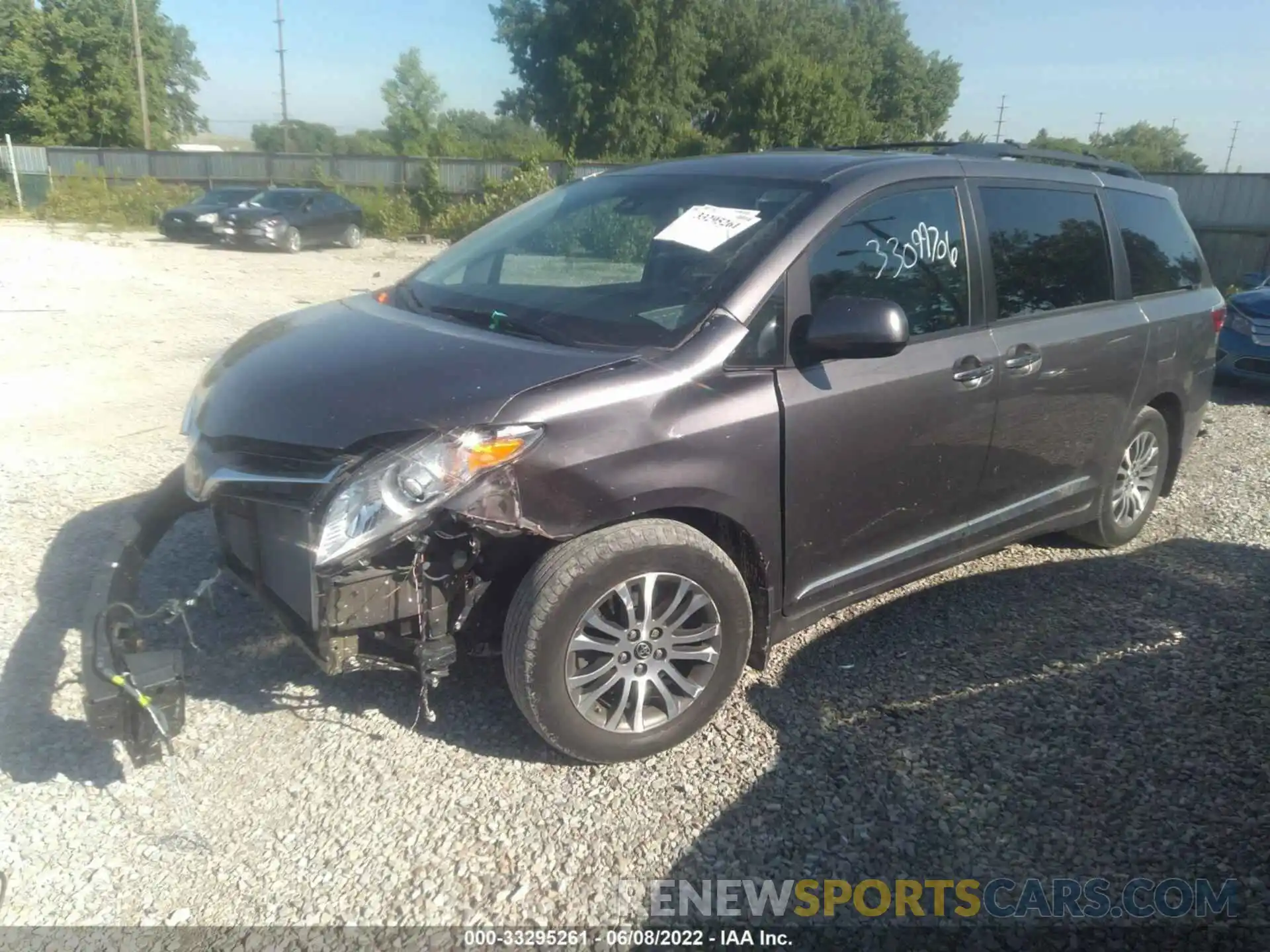 2 Photograph of a damaged car 5TDYZ3DC1LS045805 TOYOTA SIENNA 2020