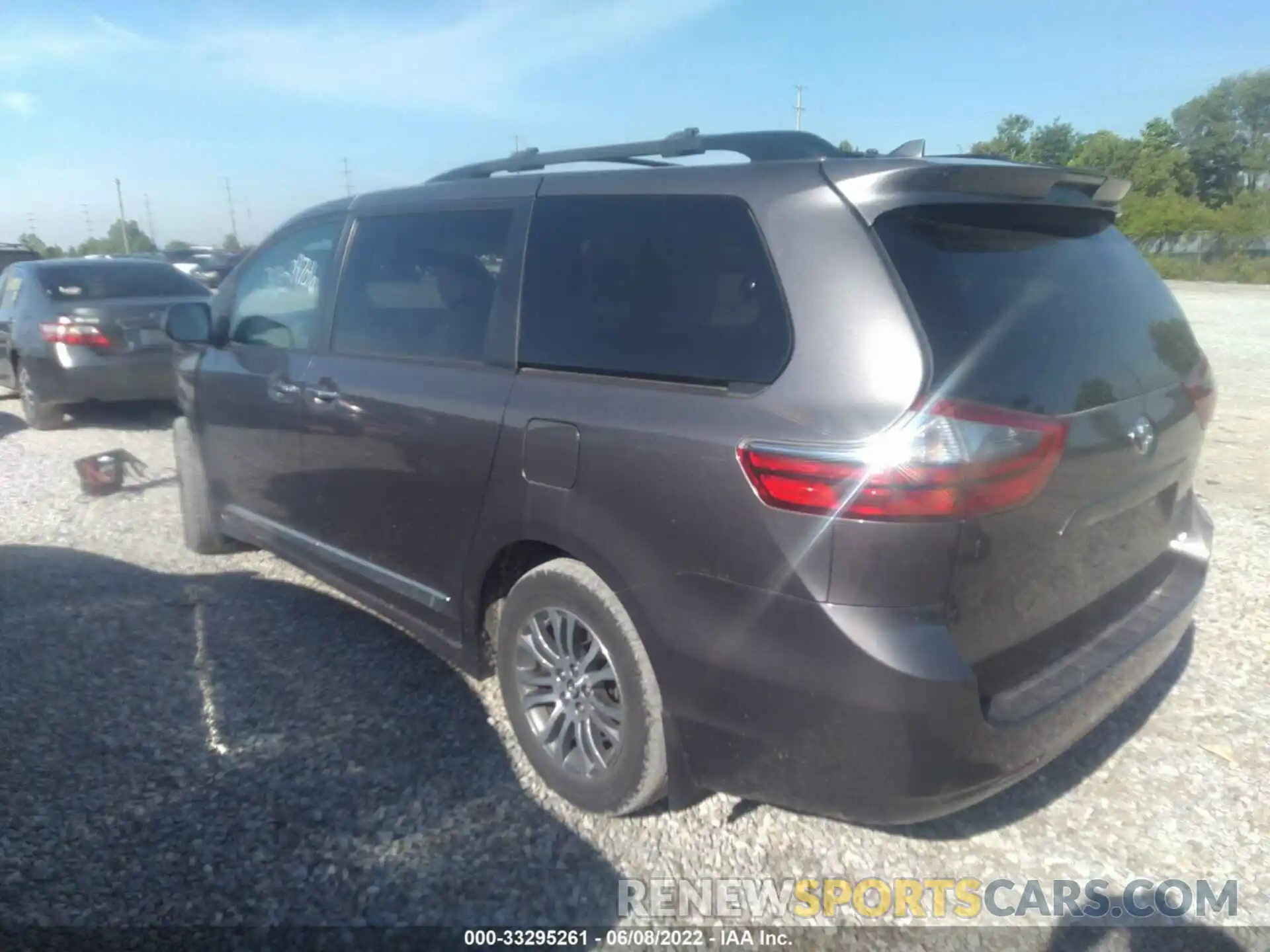 3 Photograph of a damaged car 5TDYZ3DC1LS045805 TOYOTA SIENNA 2020