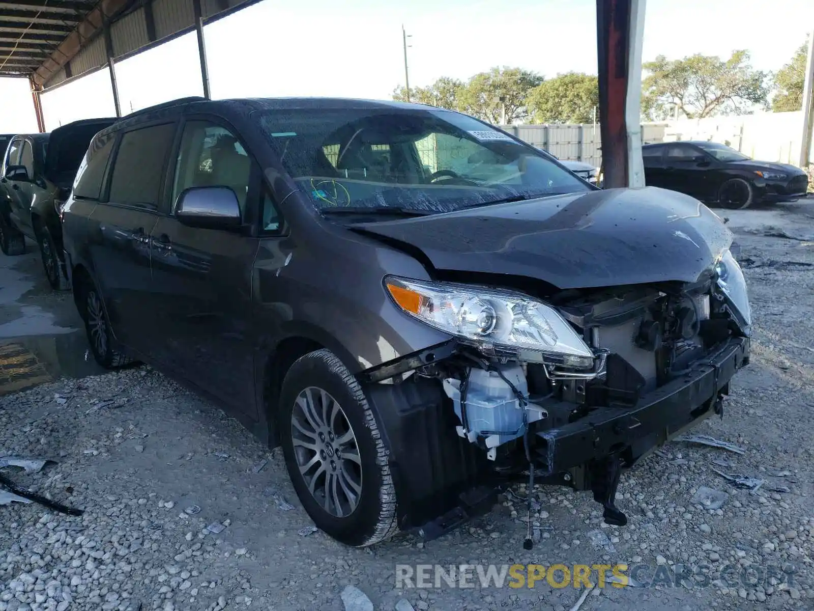 1 Photograph of a damaged car 5TDYZ3DC1LS045951 TOYOTA SIENNA 2020