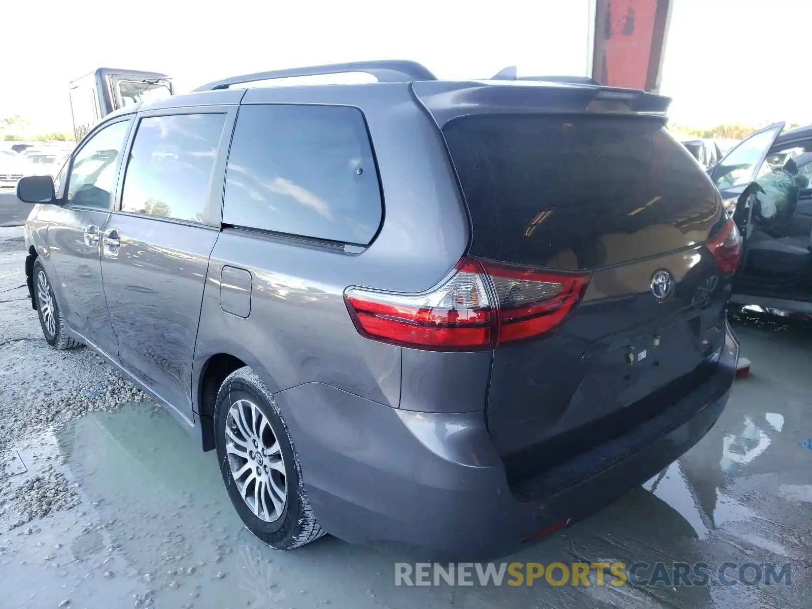 3 Photograph of a damaged car 5TDYZ3DC1LS045951 TOYOTA SIENNA 2020