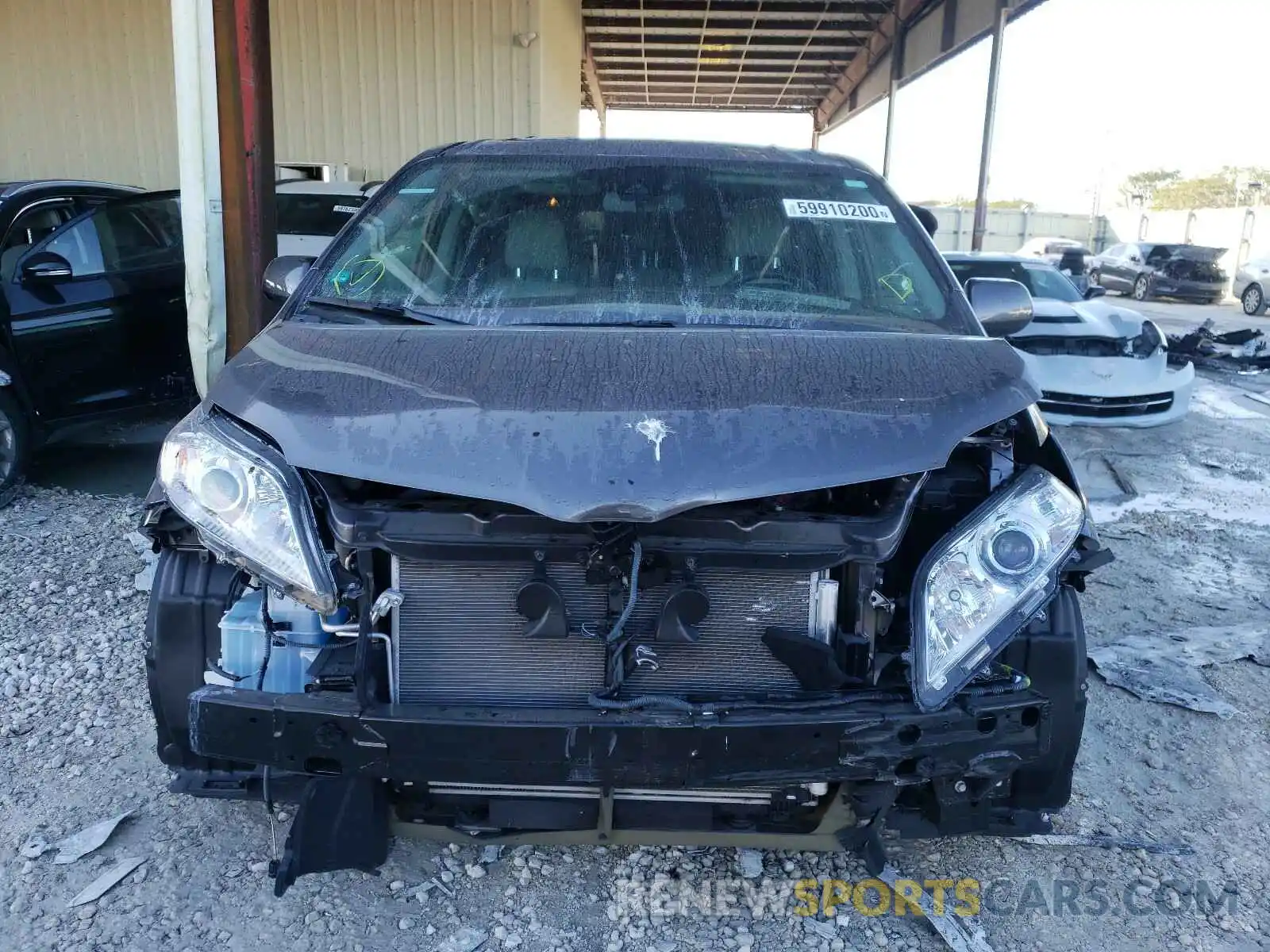 9 Photograph of a damaged car 5TDYZ3DC1LS045951 TOYOTA SIENNA 2020