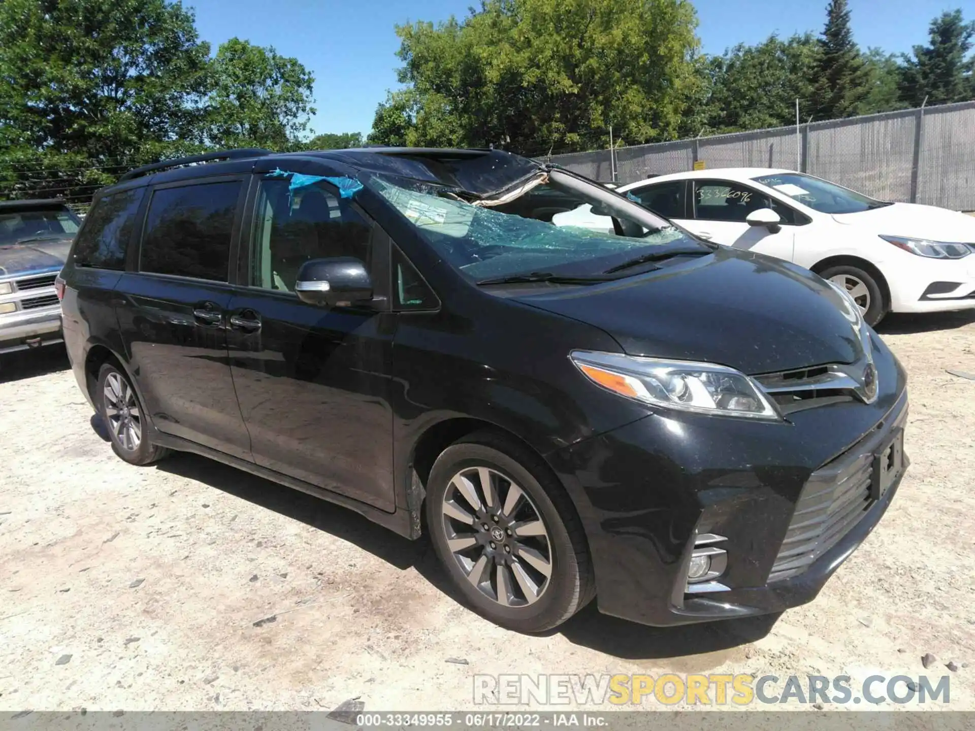 1 Photograph of a damaged car 5TDYZ3DC1LS046842 TOYOTA SIENNA 2020