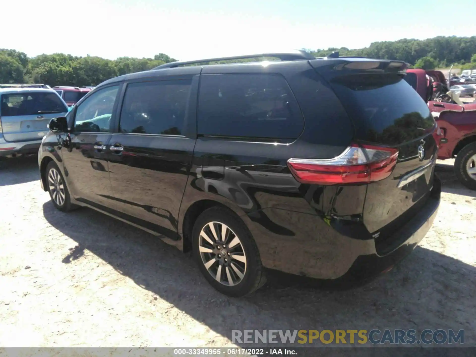 3 Photograph of a damaged car 5TDYZ3DC1LS046842 TOYOTA SIENNA 2020