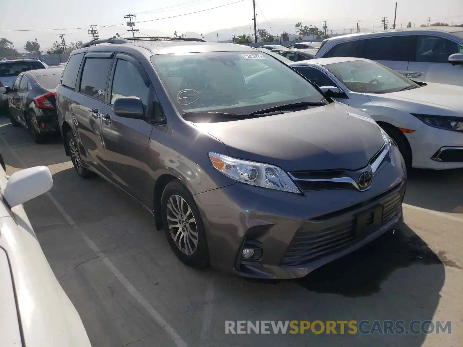 1 Photograph of a damaged car 5TDYZ3DC1LS049224 TOYOTA SIENNA 2020