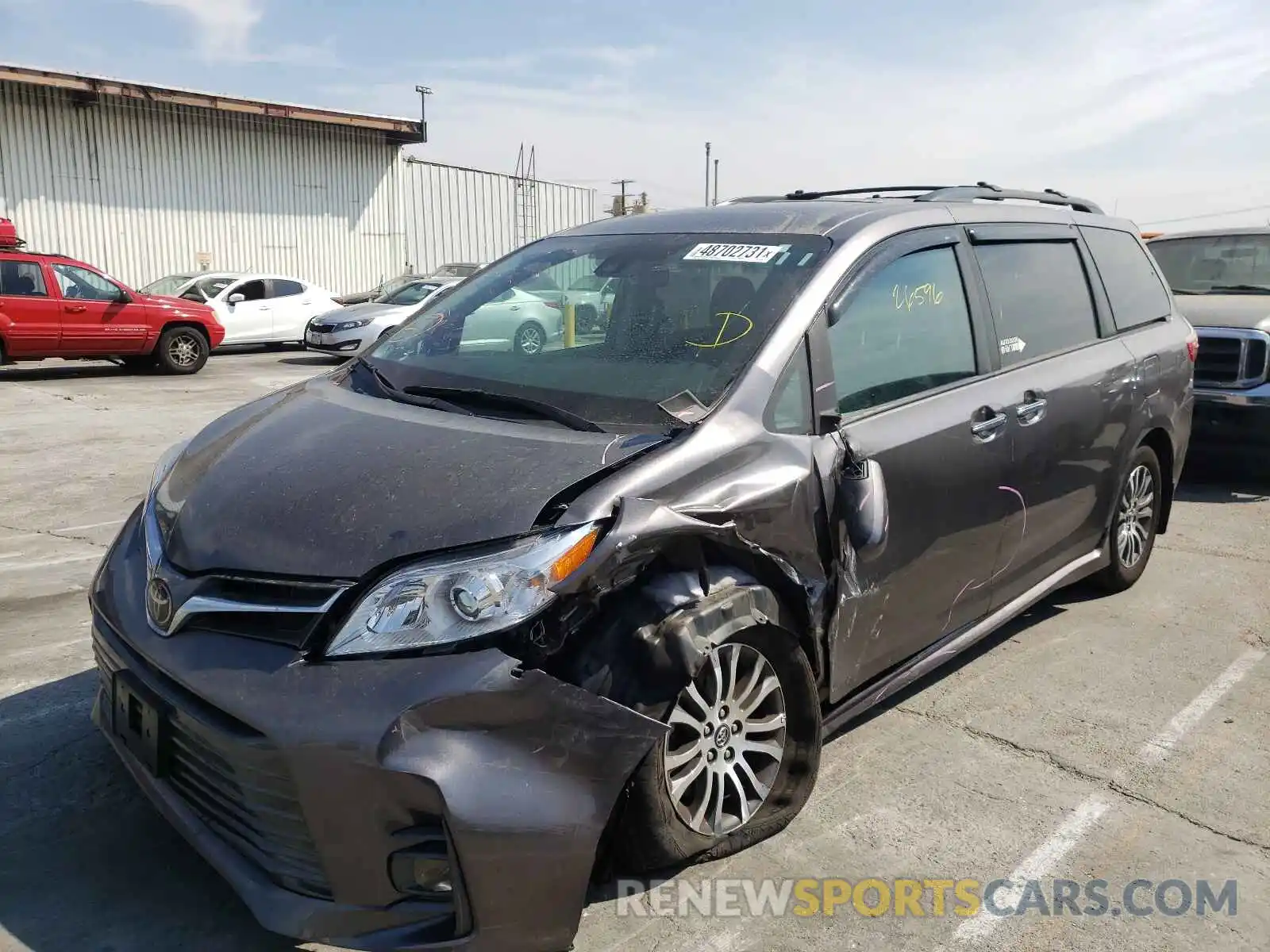 2 Photograph of a damaged car 5TDYZ3DC1LS049224 TOYOTA SIENNA 2020