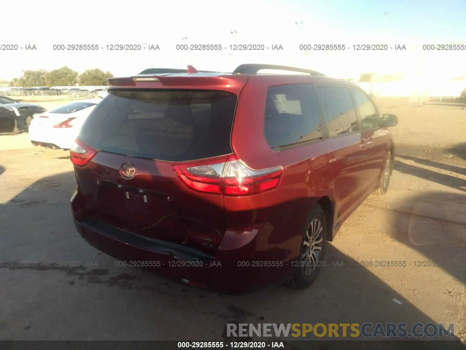 4 Photograph of a damaged car 5TDYZ3DC1LS049689 TOYOTA SIENNA 2020