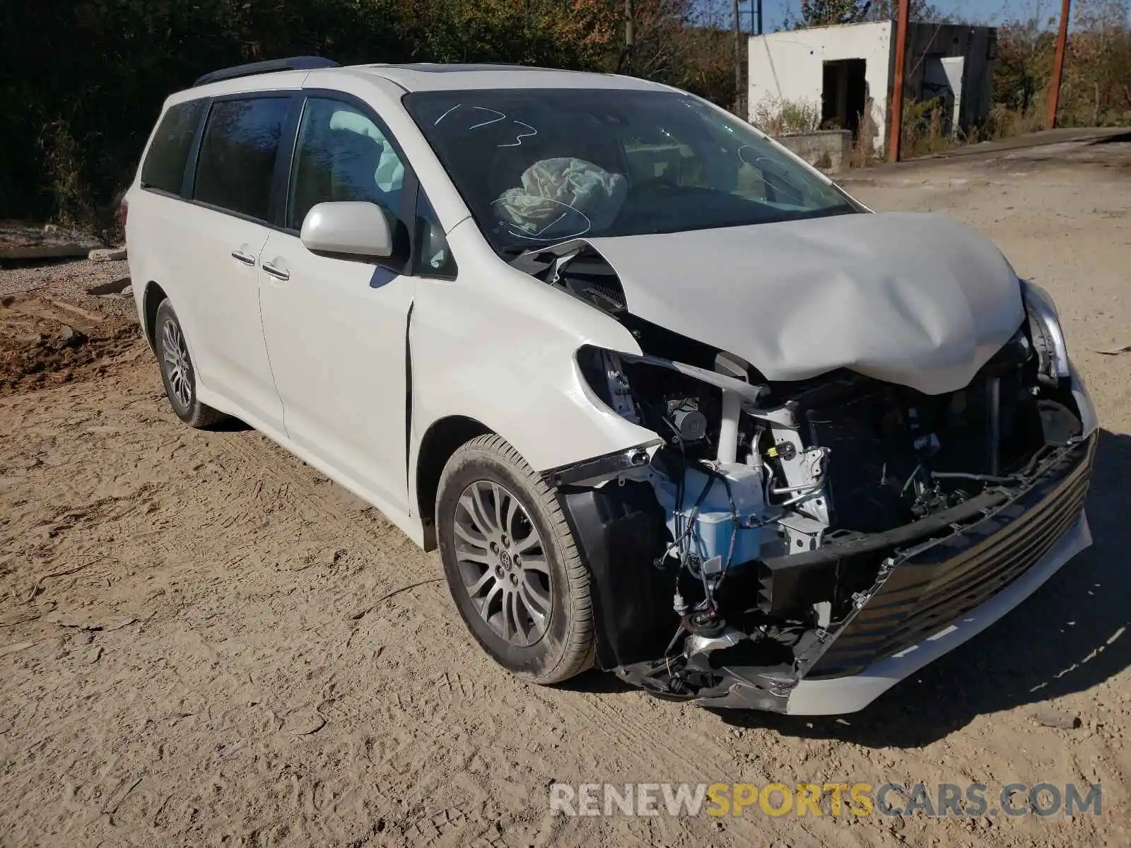 1 Photograph of a damaged car 5TDYZ3DC1LS060711 TOYOTA SIENNA 2020