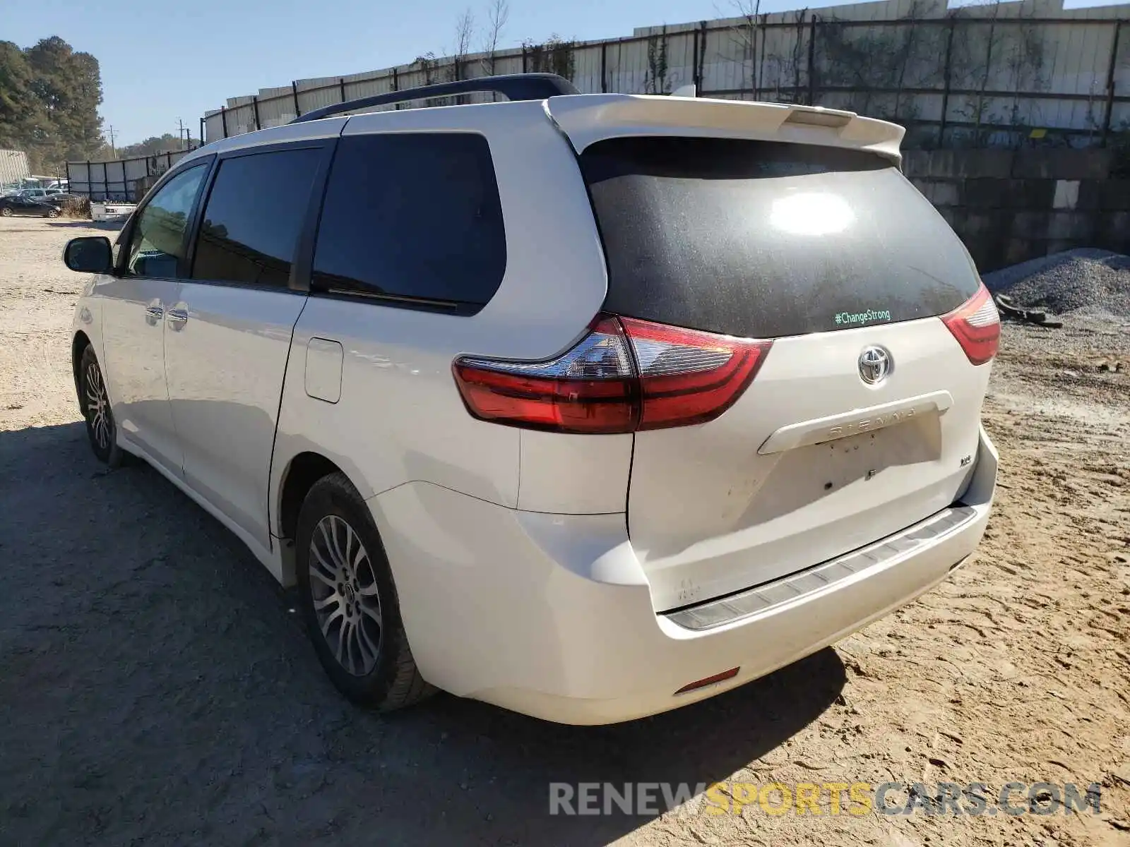 3 Photograph of a damaged car 5TDYZ3DC1LS060711 TOYOTA SIENNA 2020