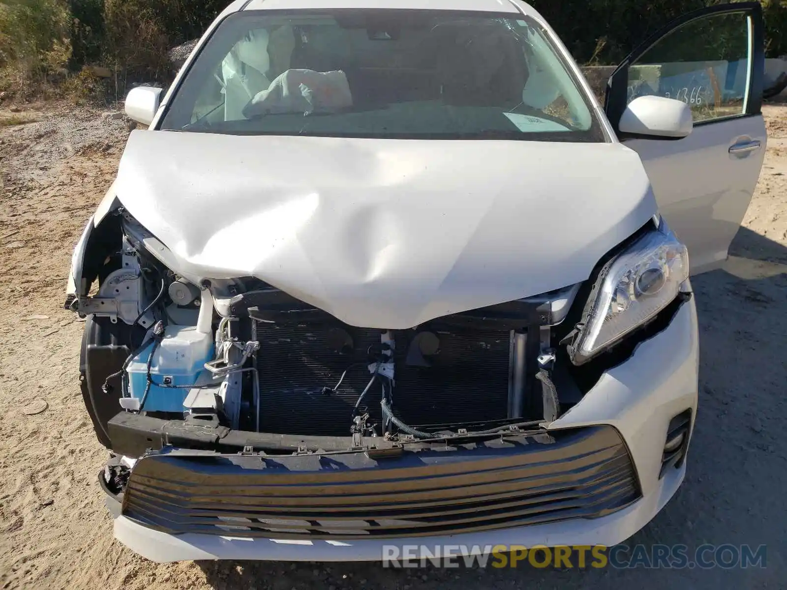 7 Photograph of a damaged car 5TDYZ3DC1LS060711 TOYOTA SIENNA 2020