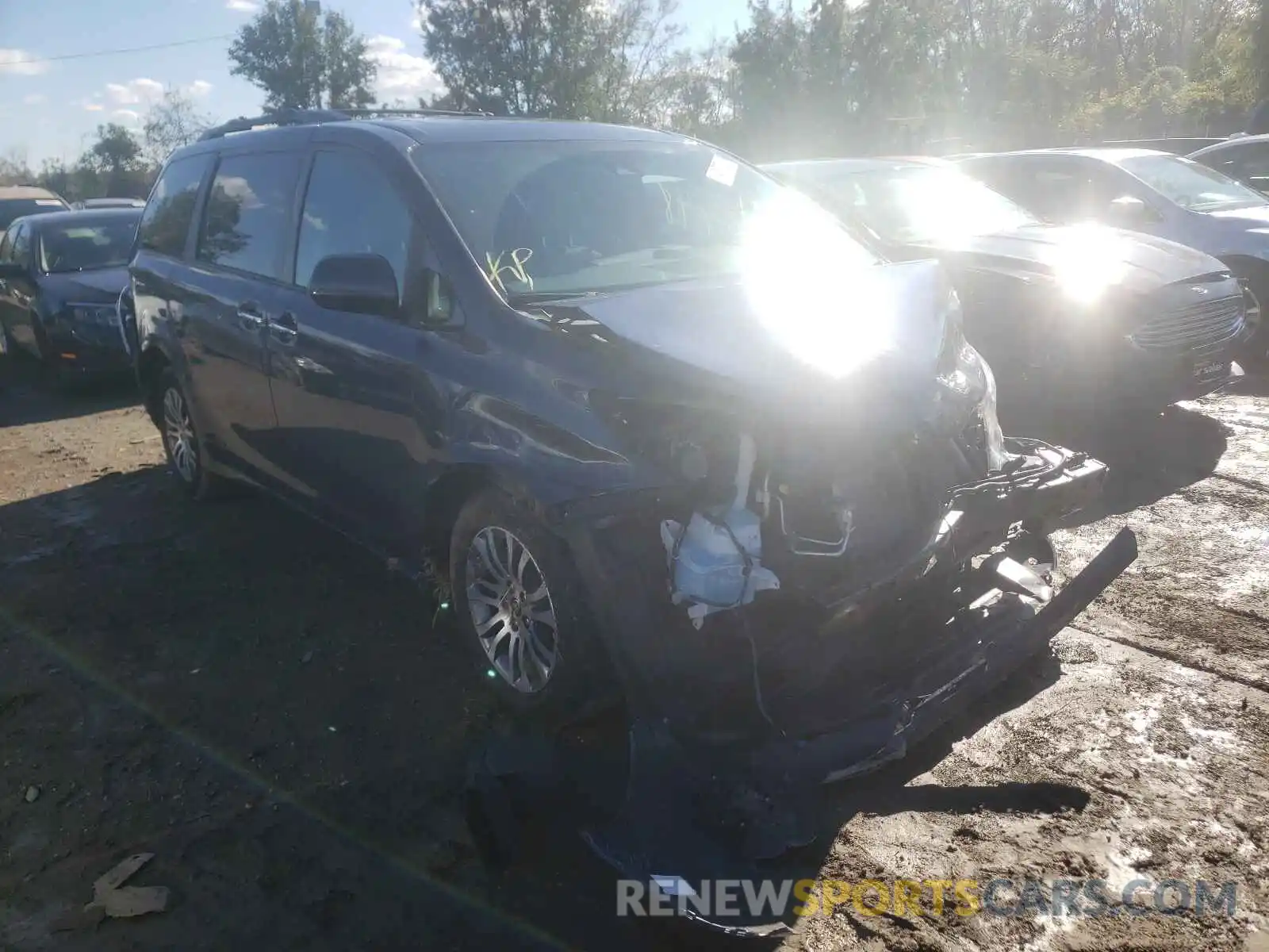 1 Photograph of a damaged car 5TDYZ3DC1LS060739 TOYOTA SIENNA 2020