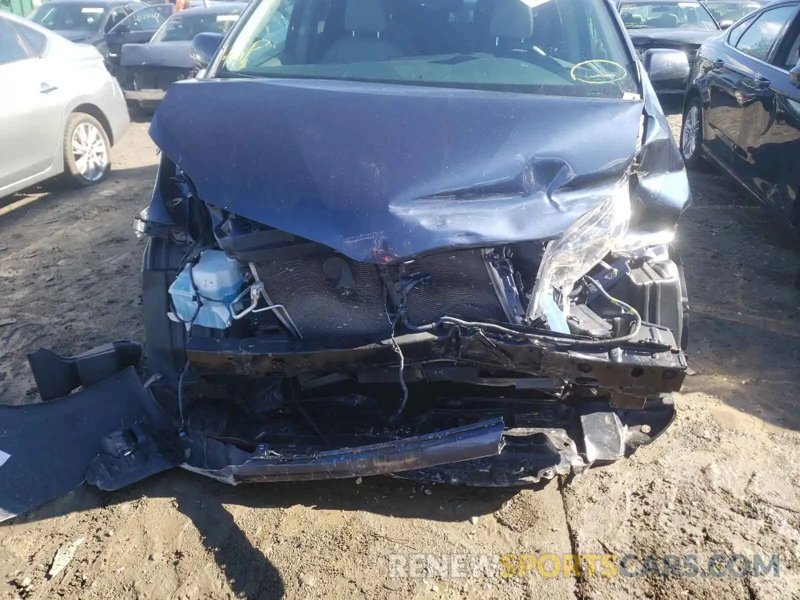 9 Photograph of a damaged car 5TDYZ3DC1LS060739 TOYOTA SIENNA 2020