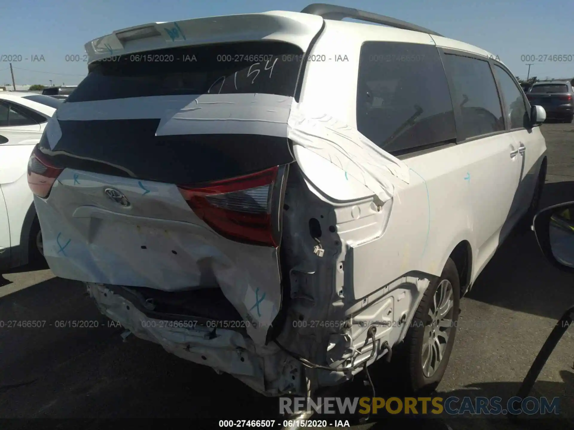 4 Photograph of a damaged car 5TDYZ3DC1LS061342 TOYOTA SIENNA 2020