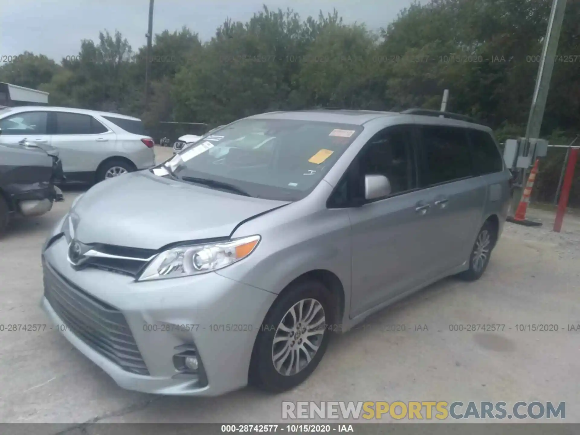 2 Photograph of a damaged car 5TDYZ3DC1LS064659 TOYOTA SIENNA 2020