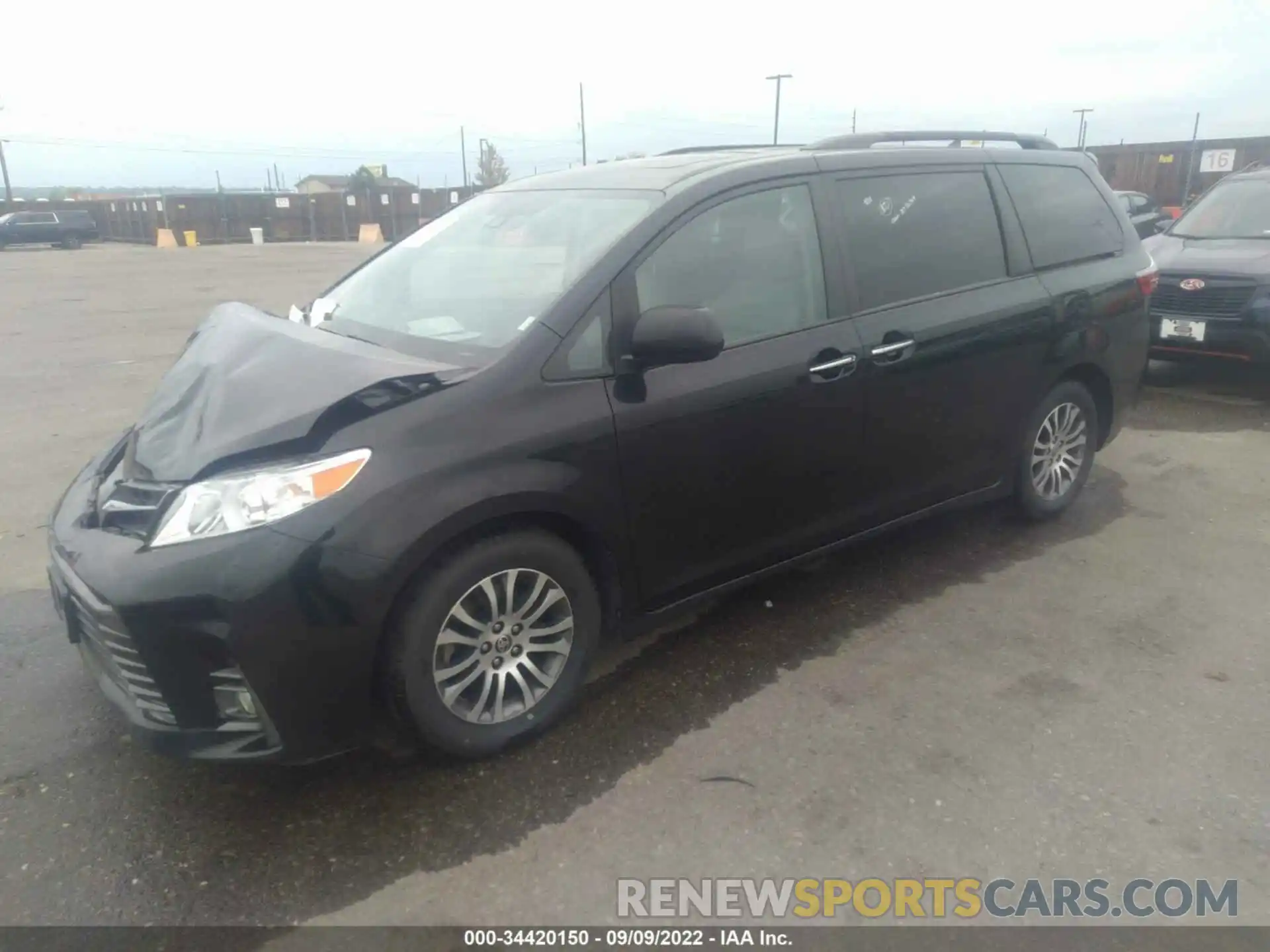 2 Photograph of a damaged car 5TDYZ3DC1LS070249 TOYOTA SIENNA 2020