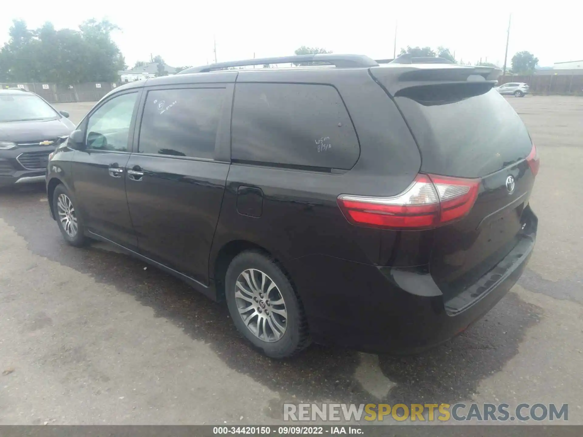 3 Photograph of a damaged car 5TDYZ3DC1LS070249 TOYOTA SIENNA 2020