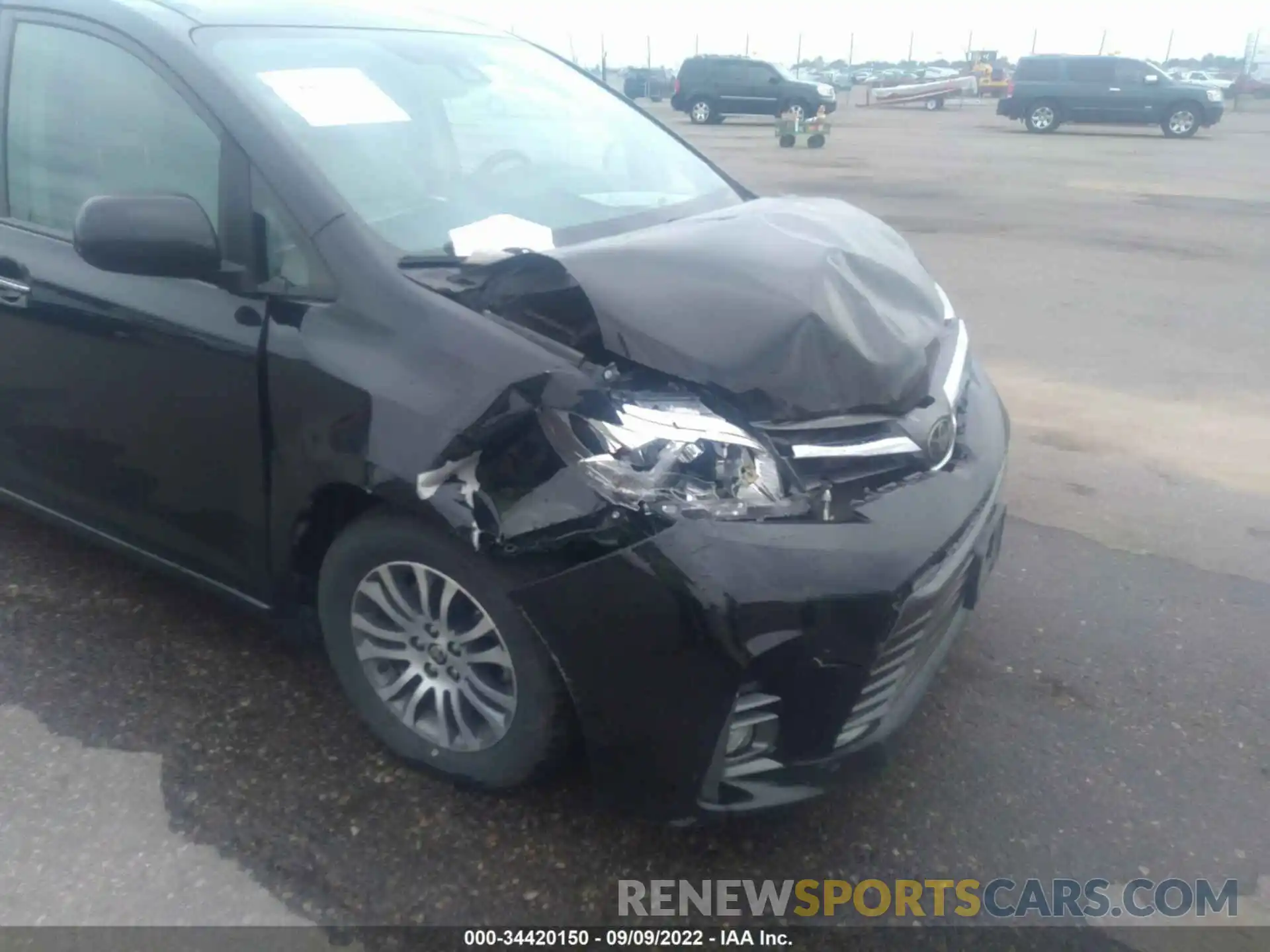 6 Photograph of a damaged car 5TDYZ3DC1LS070249 TOYOTA SIENNA 2020