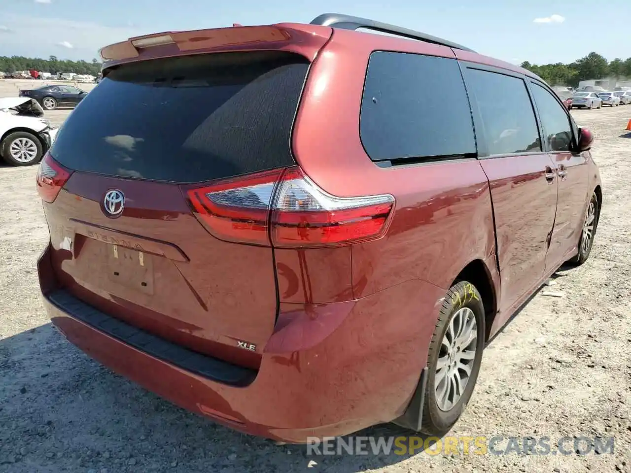 4 Photograph of a damaged car 5TDYZ3DC1LS071711 TOYOTA SIENNA 2020