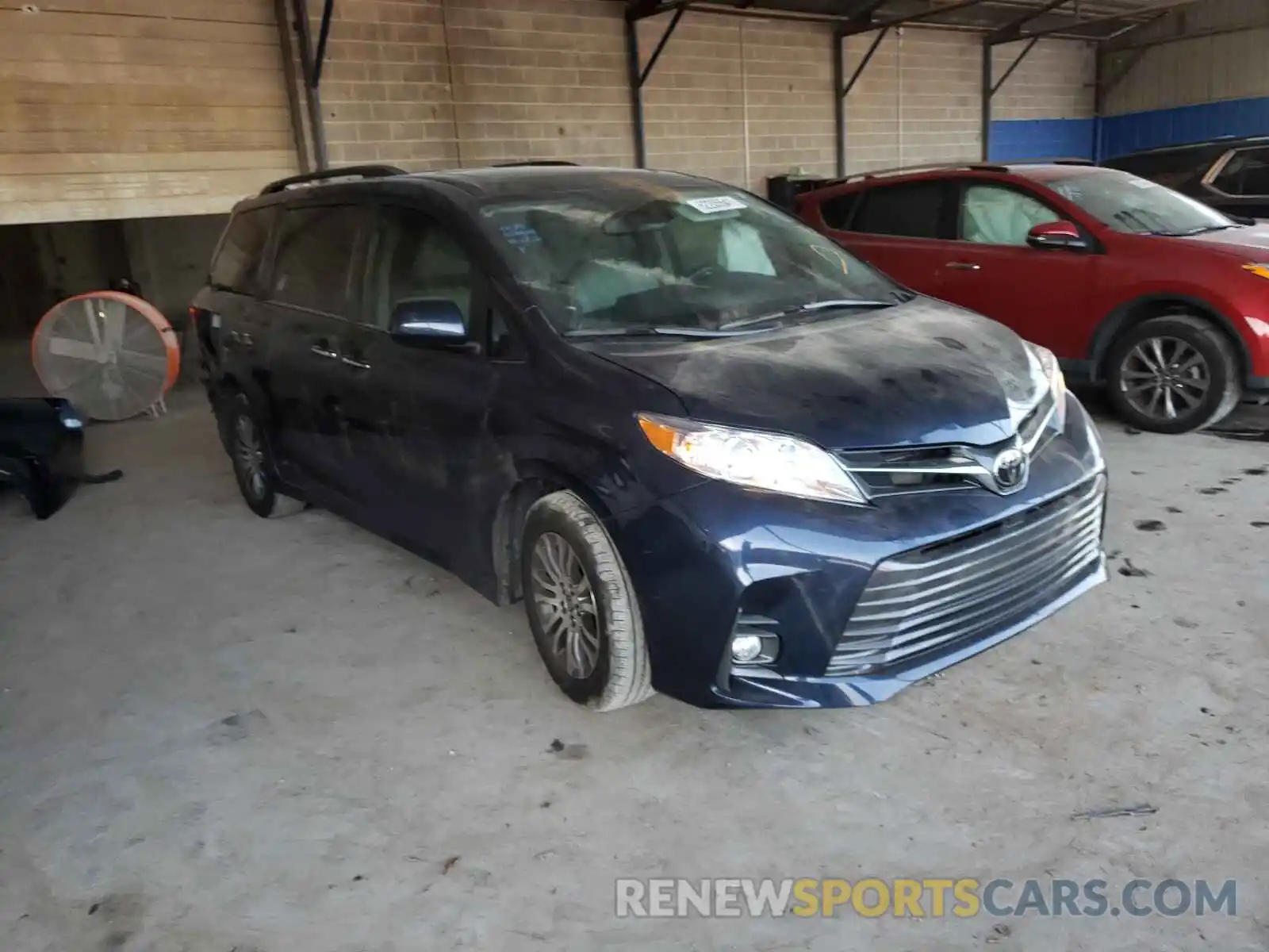 1 Photograph of a damaged car 5TDYZ3DC1LS079923 TOYOTA SIENNA 2020