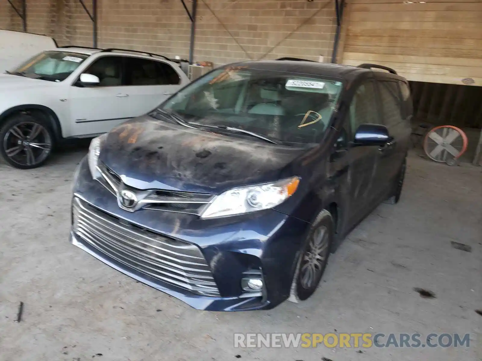 2 Photograph of a damaged car 5TDYZ3DC1LS079923 TOYOTA SIENNA 2020