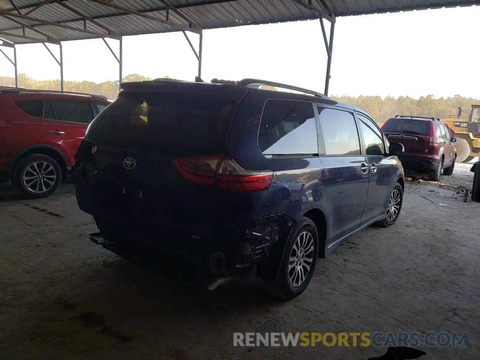 4 Photograph of a damaged car 5TDYZ3DC1LS079923 TOYOTA SIENNA 2020