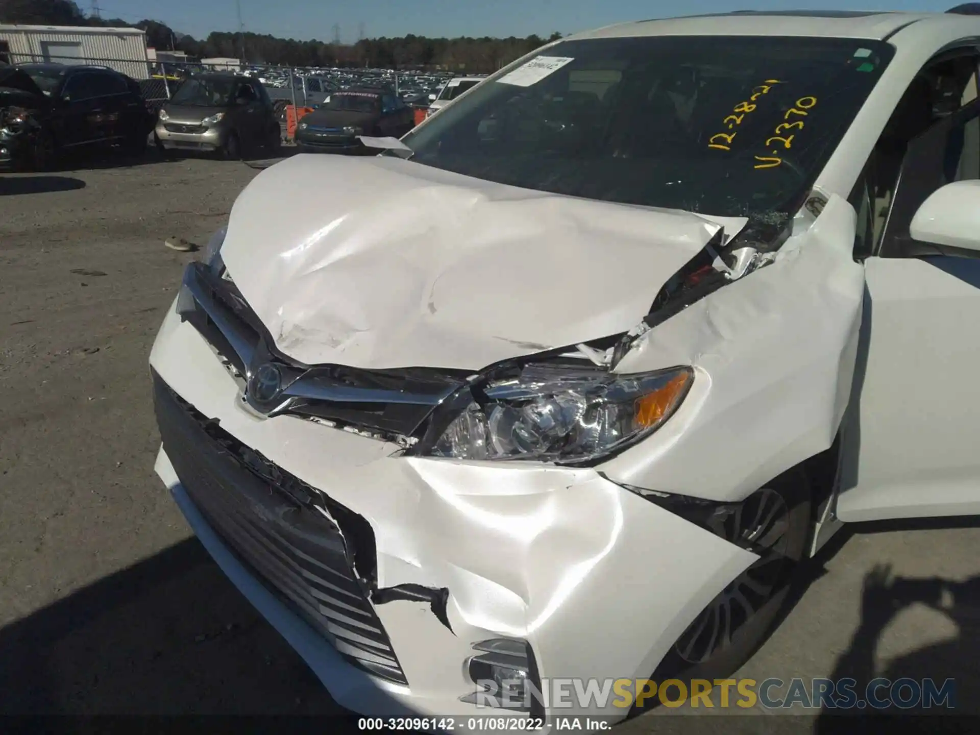 10 Photograph of a damaged car 5TDYZ3DC1LS082370 TOYOTA SIENNA 2020