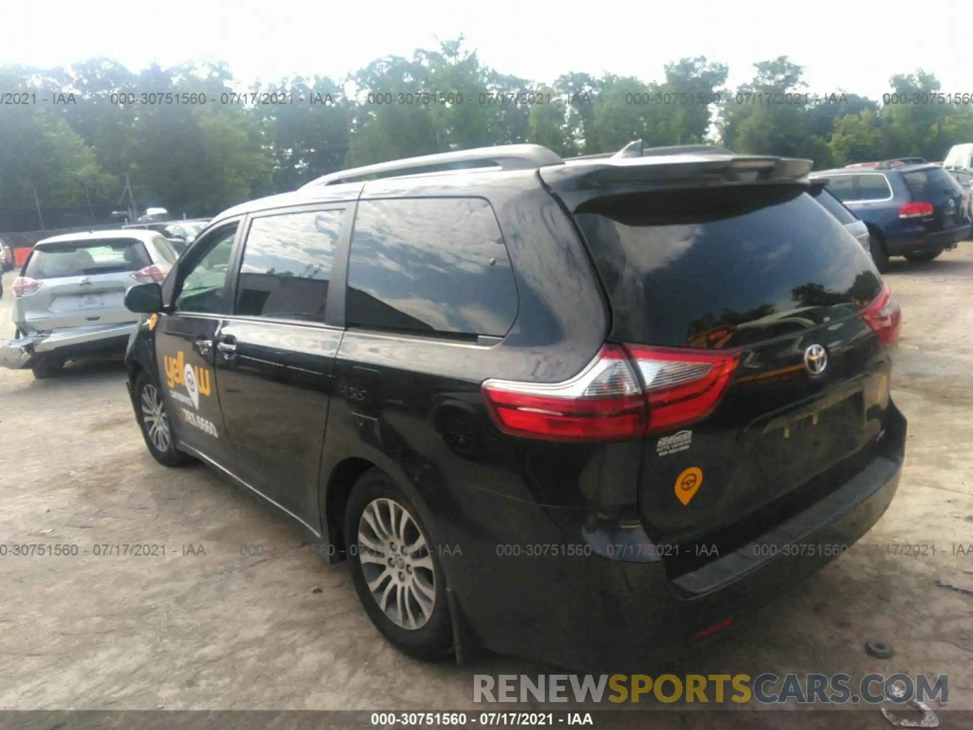 3 Photograph of a damaged car 5TDYZ3DC1LS085897 TOYOTA SIENNA 2020