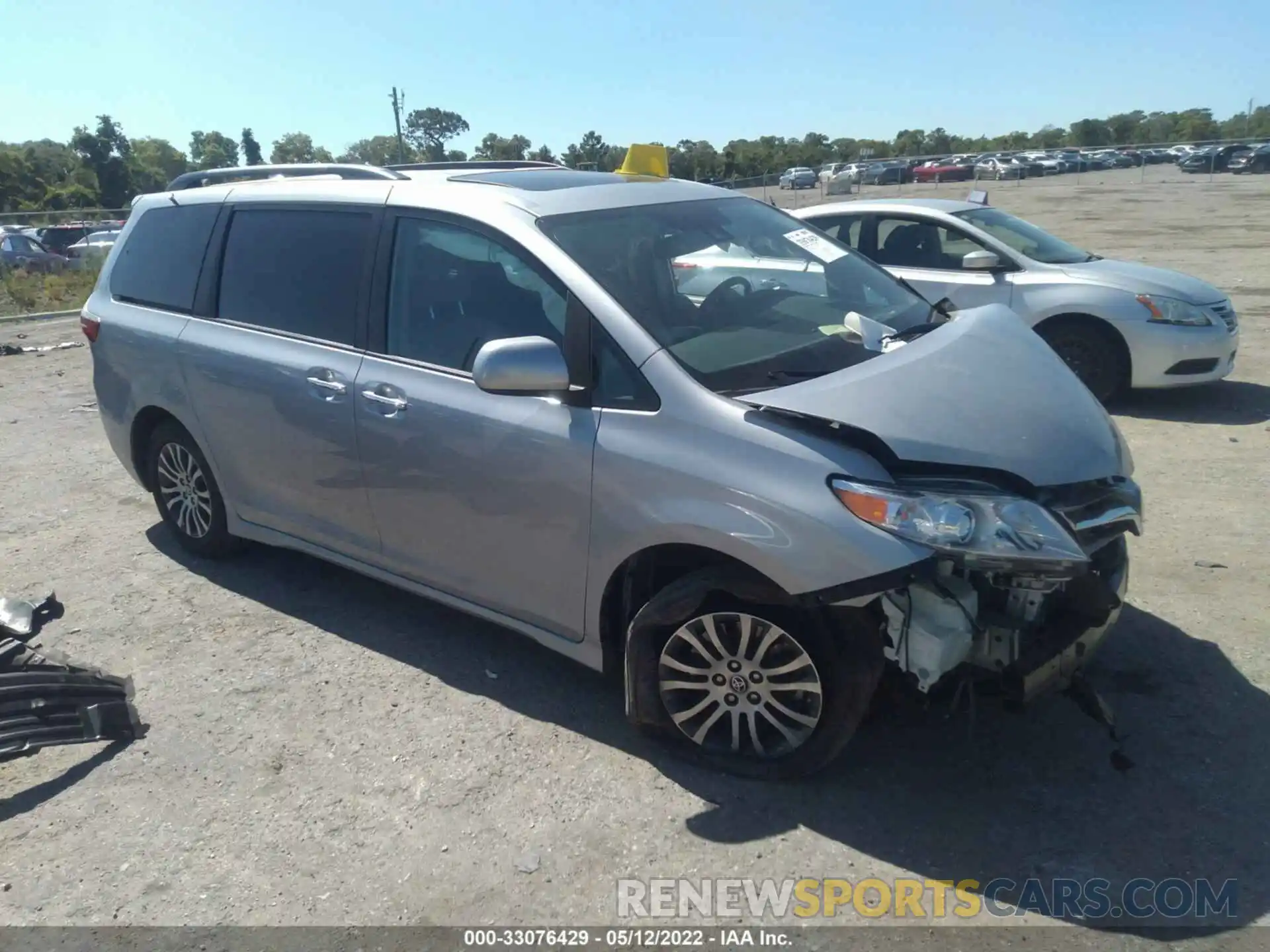 1 Photograph of a damaged car 5TDYZ3DC1LS086032 TOYOTA SIENNA 2020