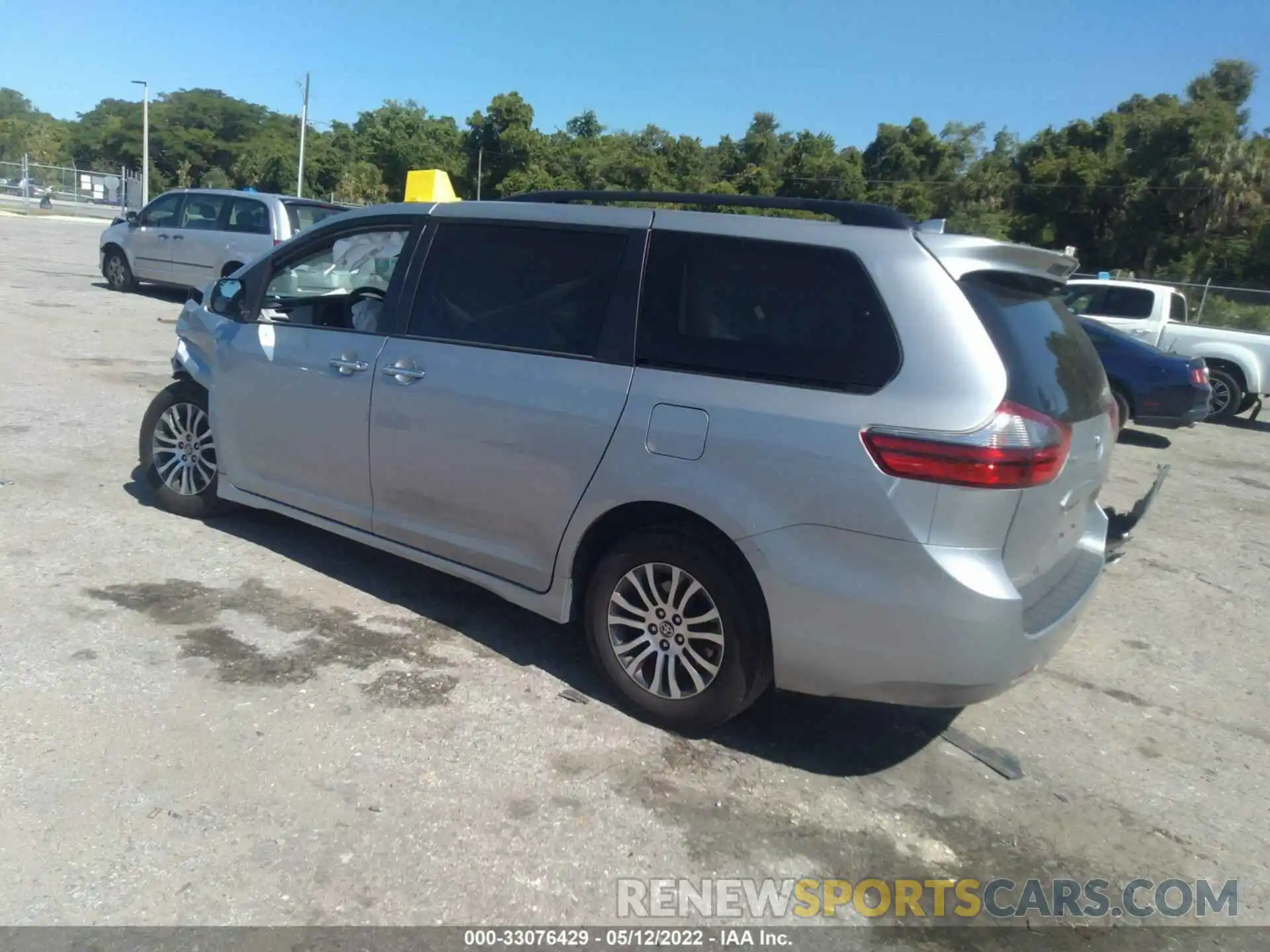 3 Photograph of a damaged car 5TDYZ3DC1LS086032 TOYOTA SIENNA 2020