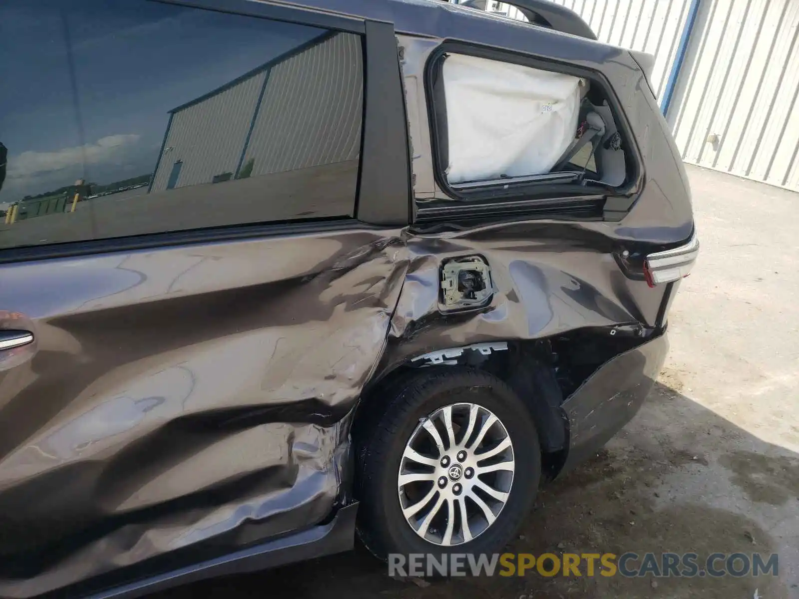 9 Photograph of a damaged car 5TDYZ3DC1LS087505 TOYOTA SIENNA 2020