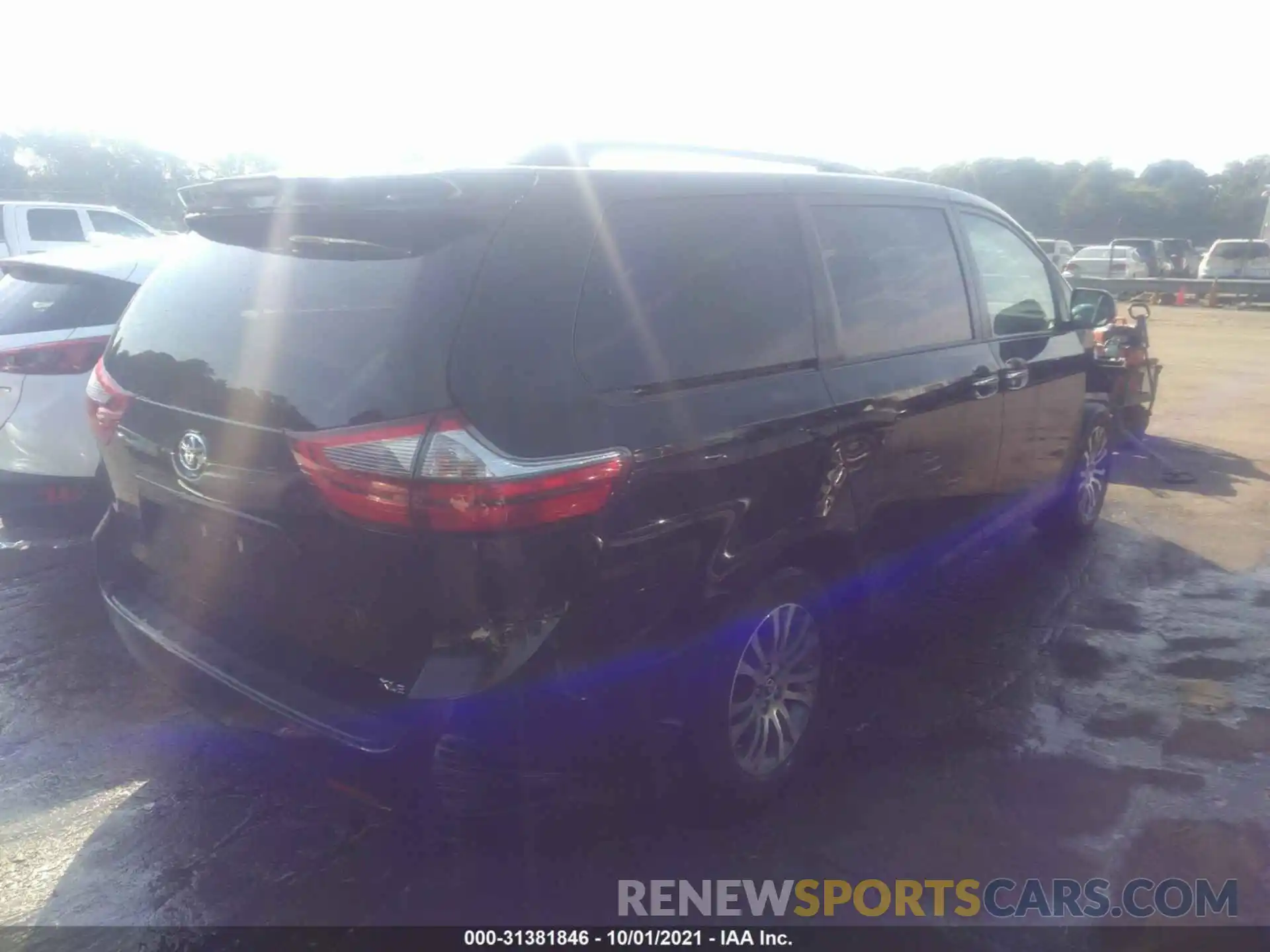 4 Photograph of a damaged car 5TDYZ3DC2LS021979 TOYOTA SIENNA 2020