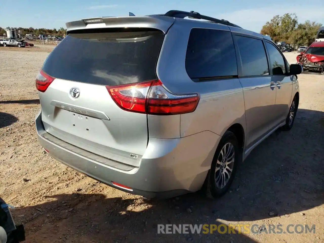 4 Photograph of a damaged car 5TDYZ3DC2LS026387 TOYOTA SIENNA 2020